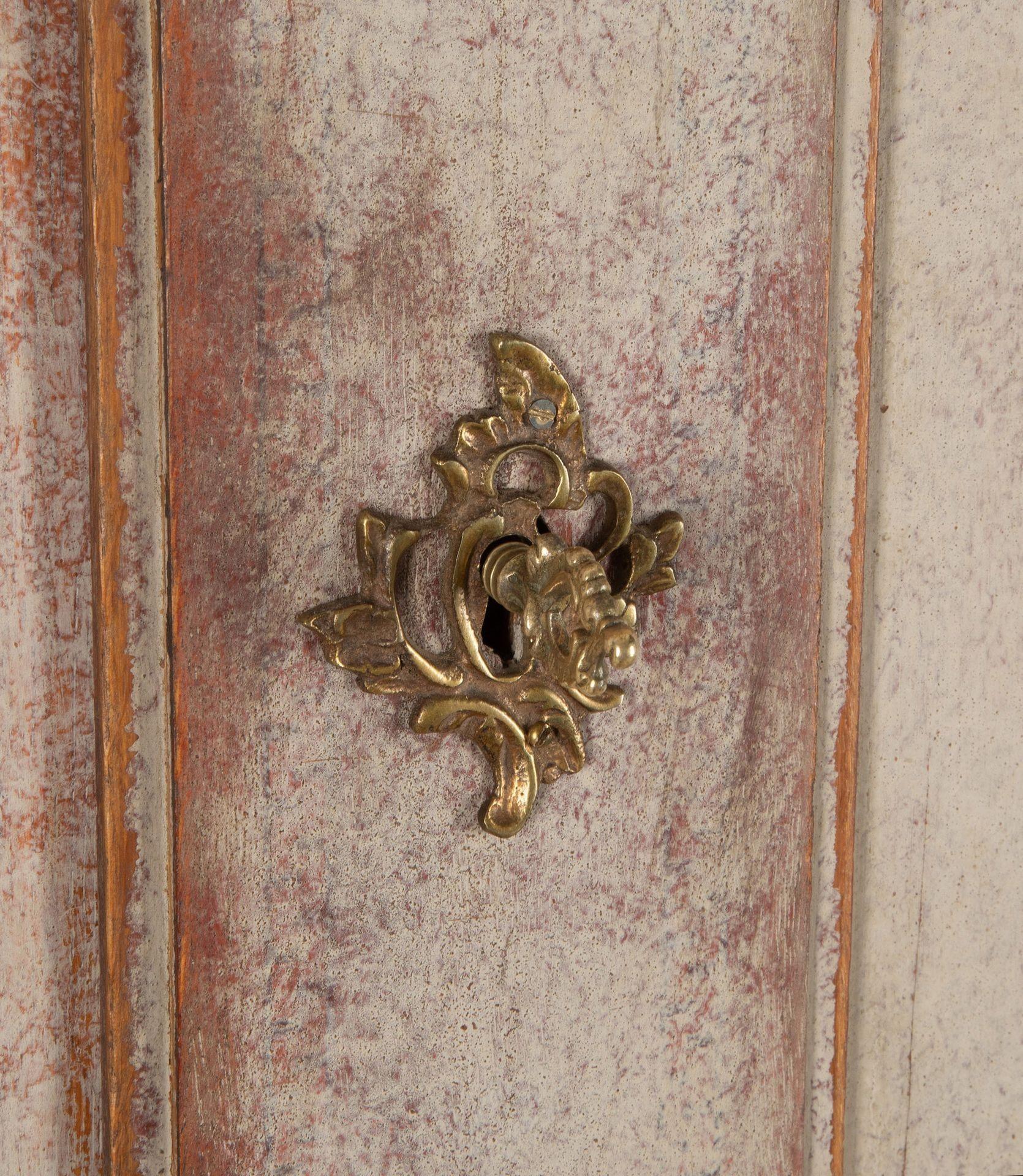 18th Century Swedish Rococo Cupboard-on-Chest 4