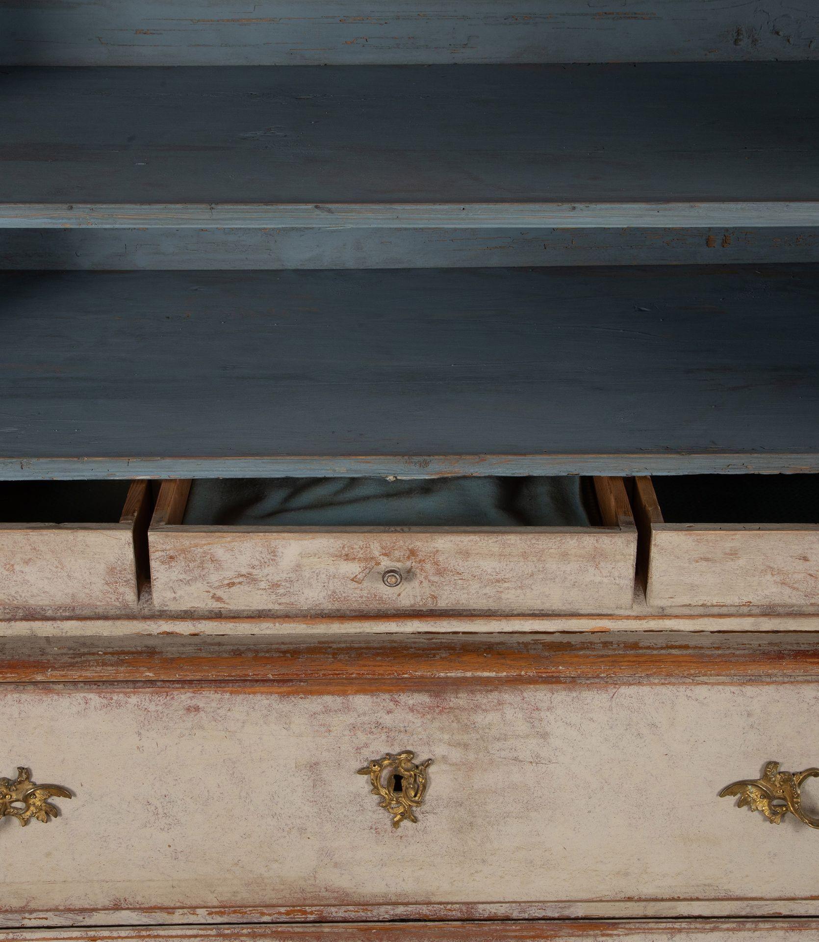 18th Century Swedish Rococo Cupboard-on-Chest 5