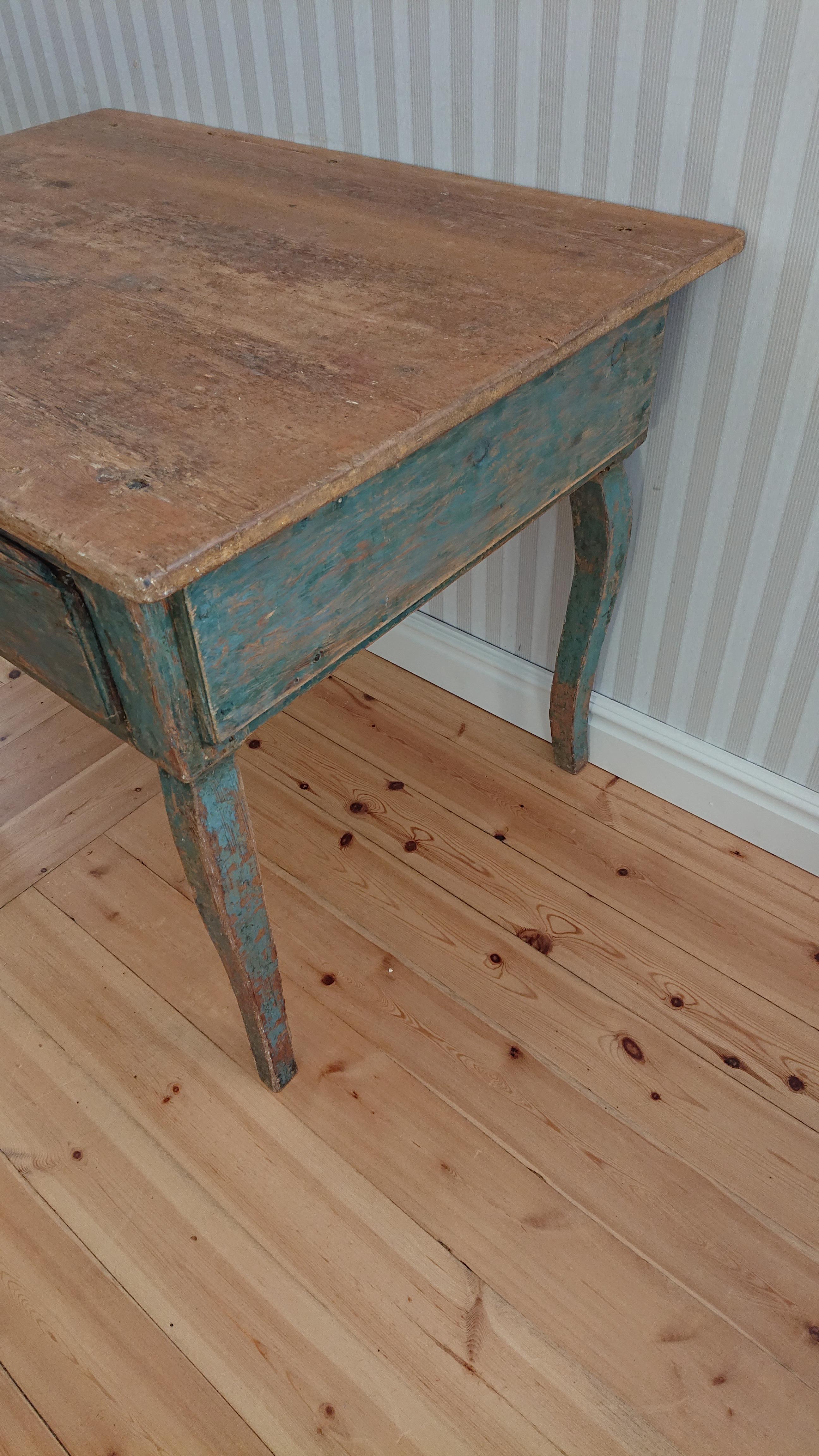 18th Century Swedish  Antique Rustic Rococo Desk/ Table with Original Paint In Good Condition For Sale In Boden, SE