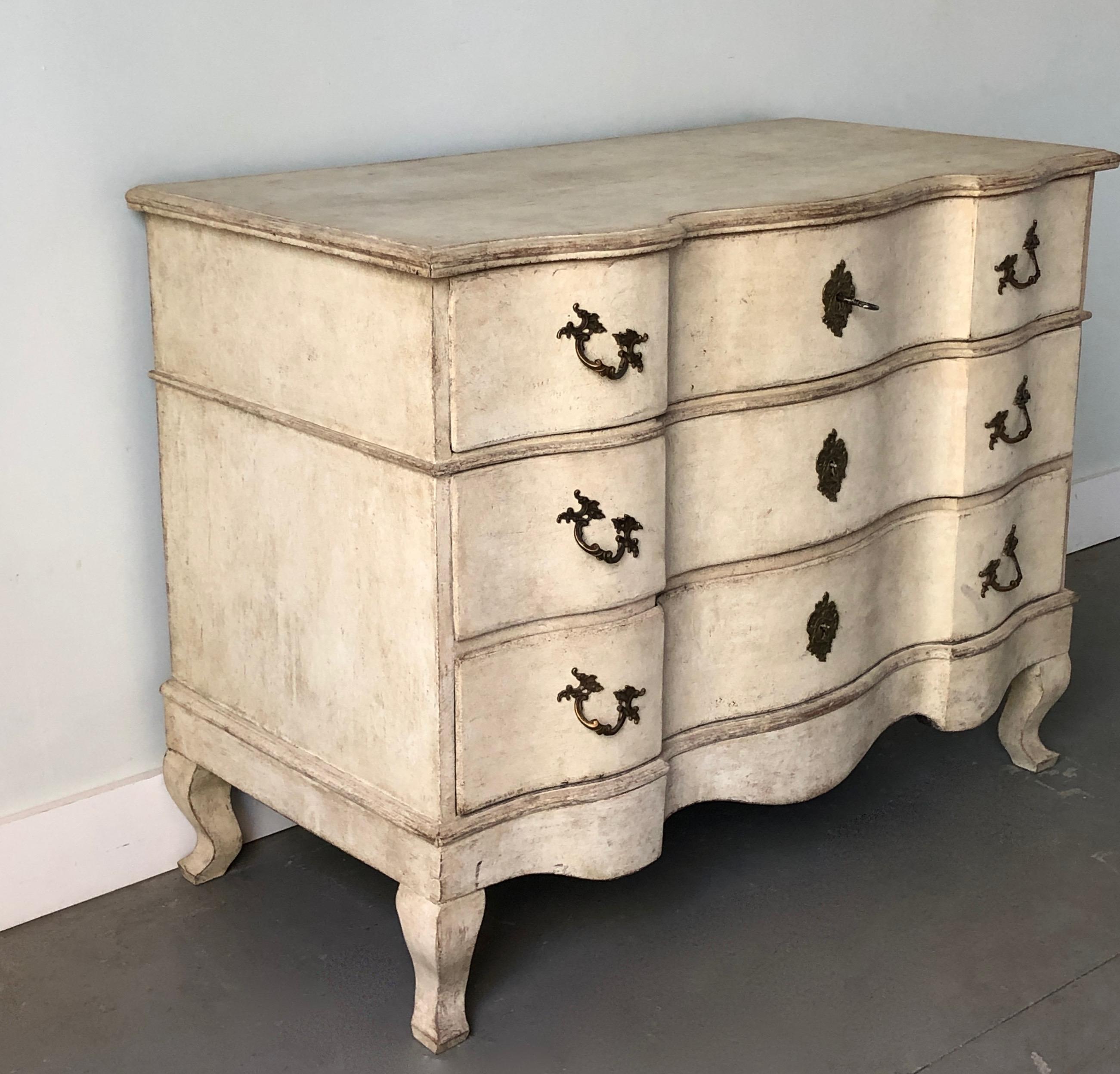 A rare and beautifully carved 18th century Rocco period chest with wonderfully curvaceous serpentine drawers original bronze handles and shabed skirt on short cabriole legs.
Wonderful statement piece! 
Stockholm, Sweden, circa 1720.

 