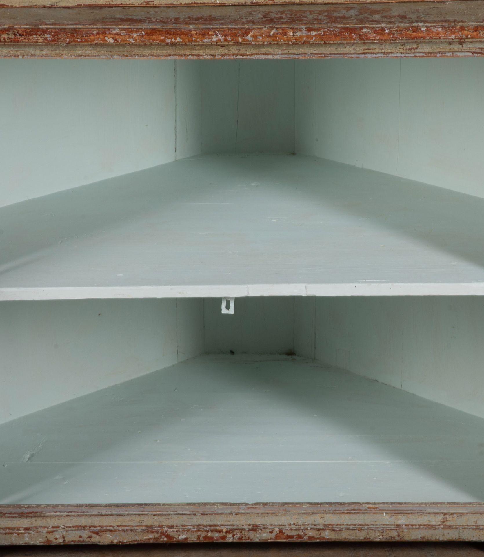 Schwedischer Rokoko-Eckschrank aus dem 18. im Angebot 2