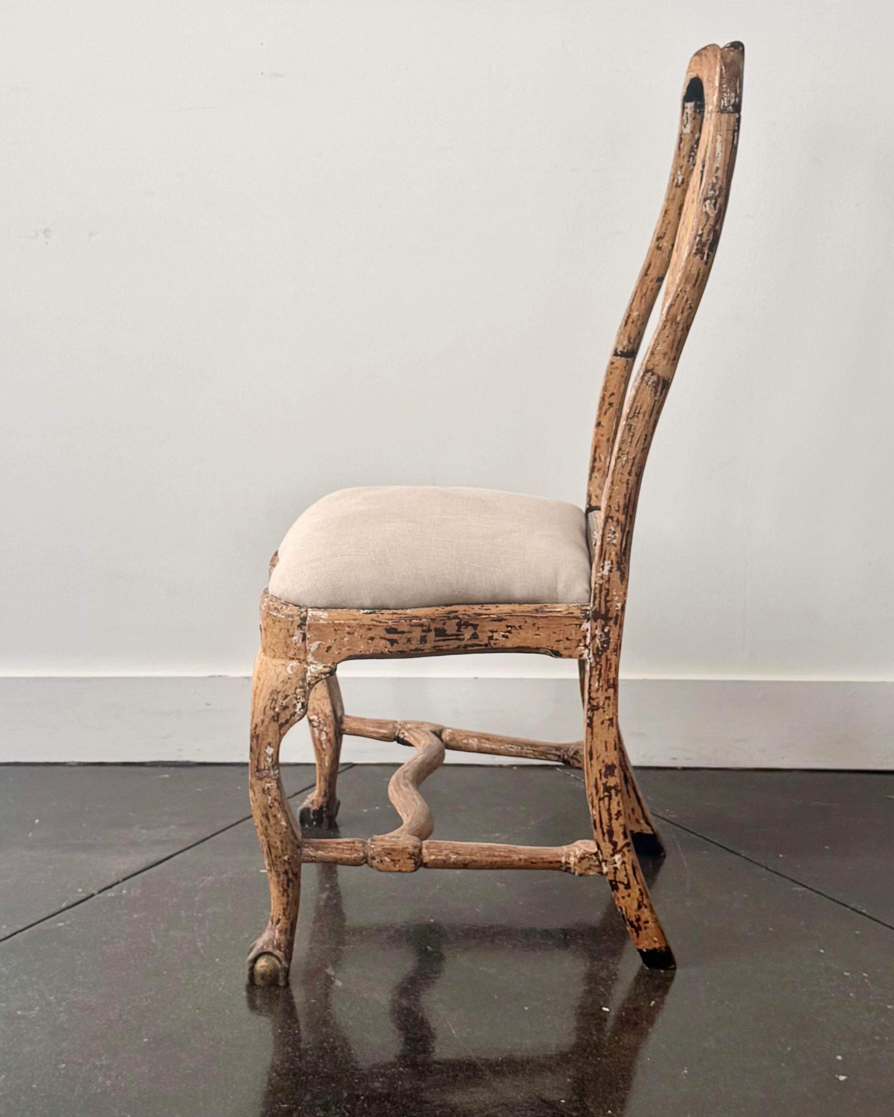 Lin XVIIIe siècle Rococo suédois  Chaise peinte d'époque en vente