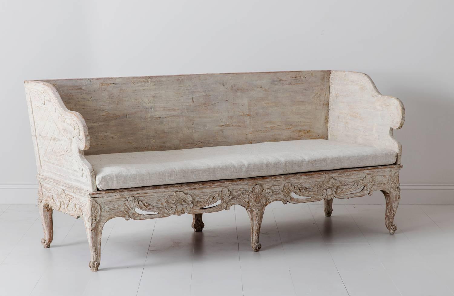 Hemp 18th Century Swedish Rococo Period Trag Sofa Bench in Original Paint