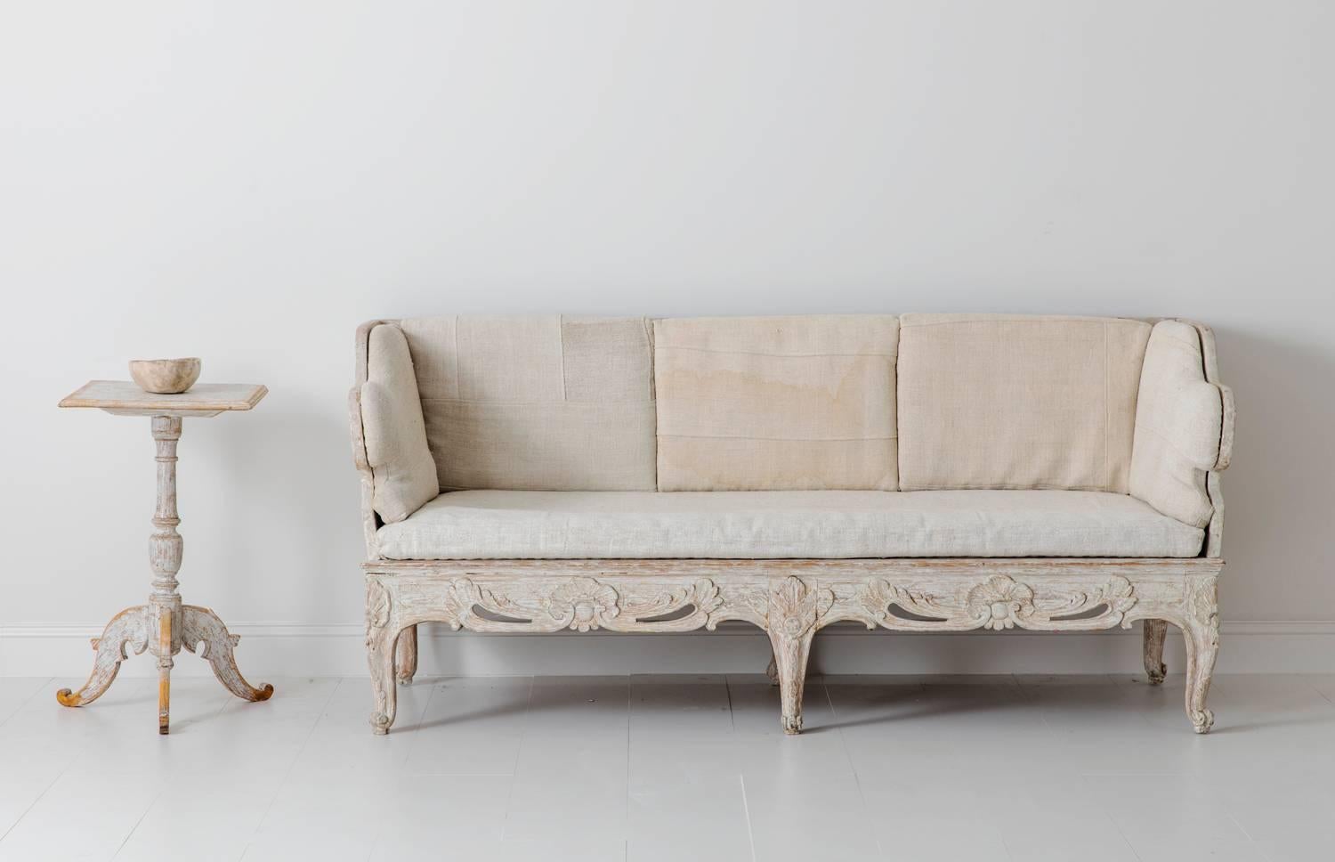 18th Century Swedish Rococo Period Trag Sofa Bench in Original Paint 3
