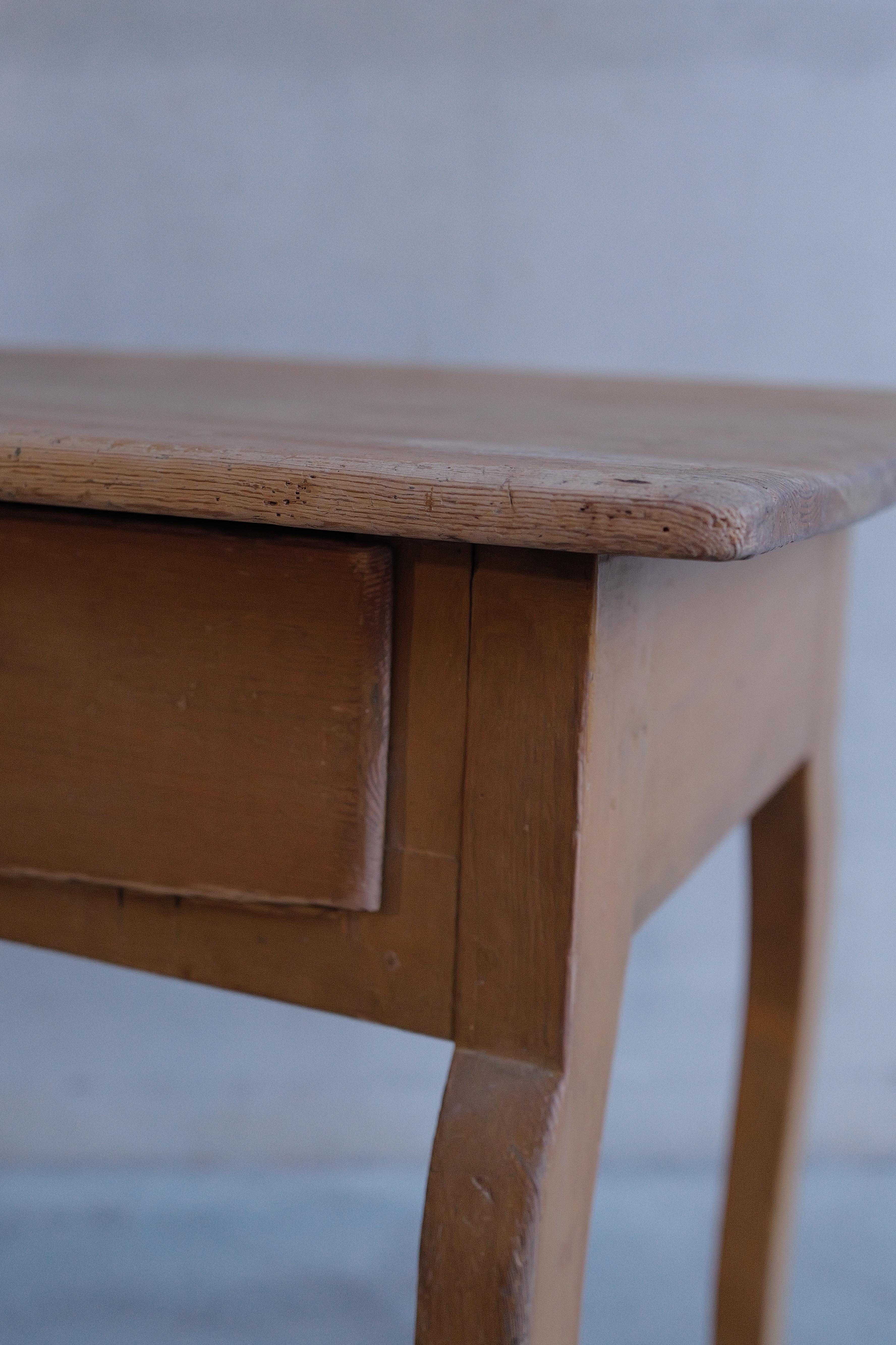 Rococo Table d'appoint rocococo suédoise du 18ème siècle en vente