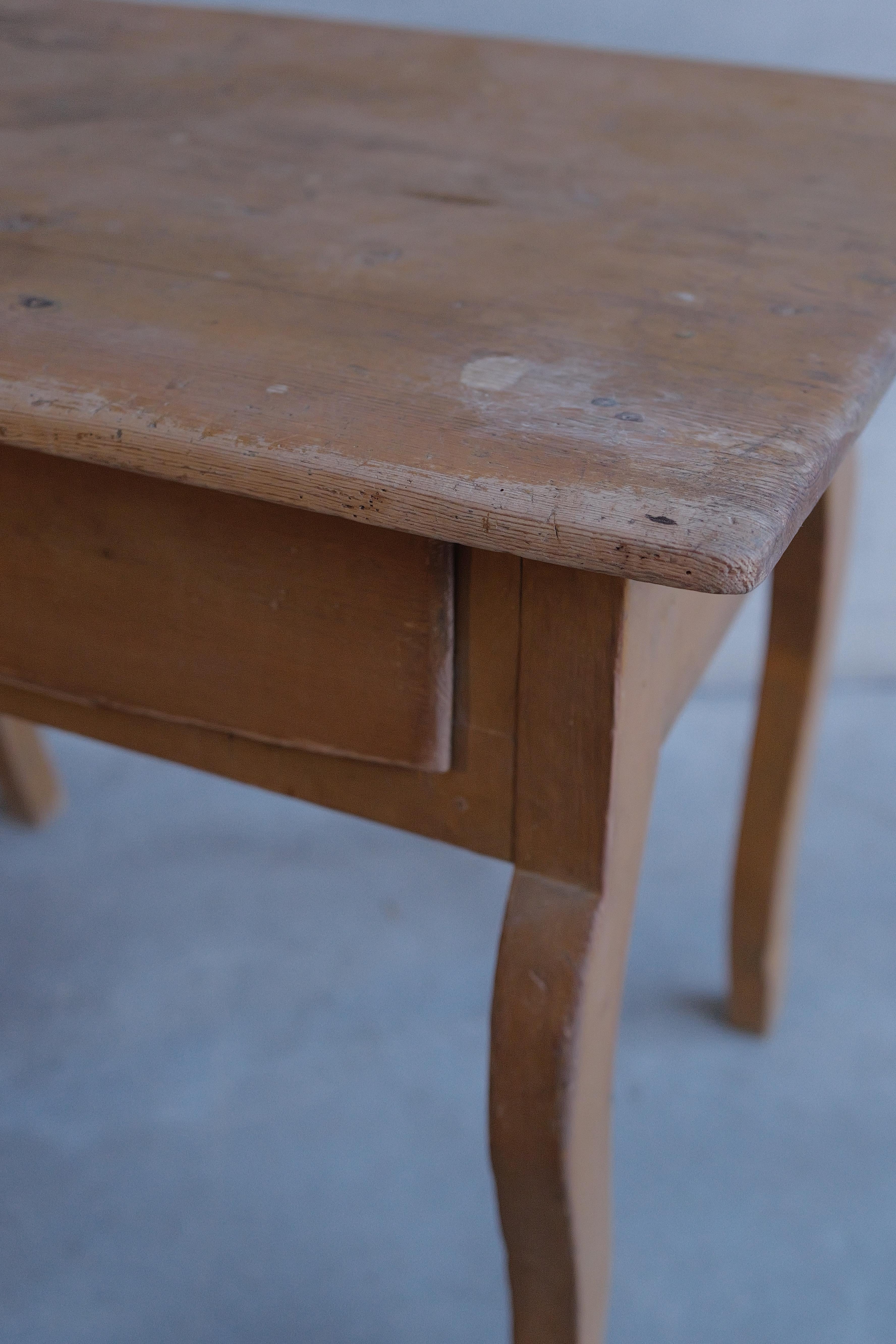 Laqué Table d'appoint rocococo suédoise du 18ème siècle en vente