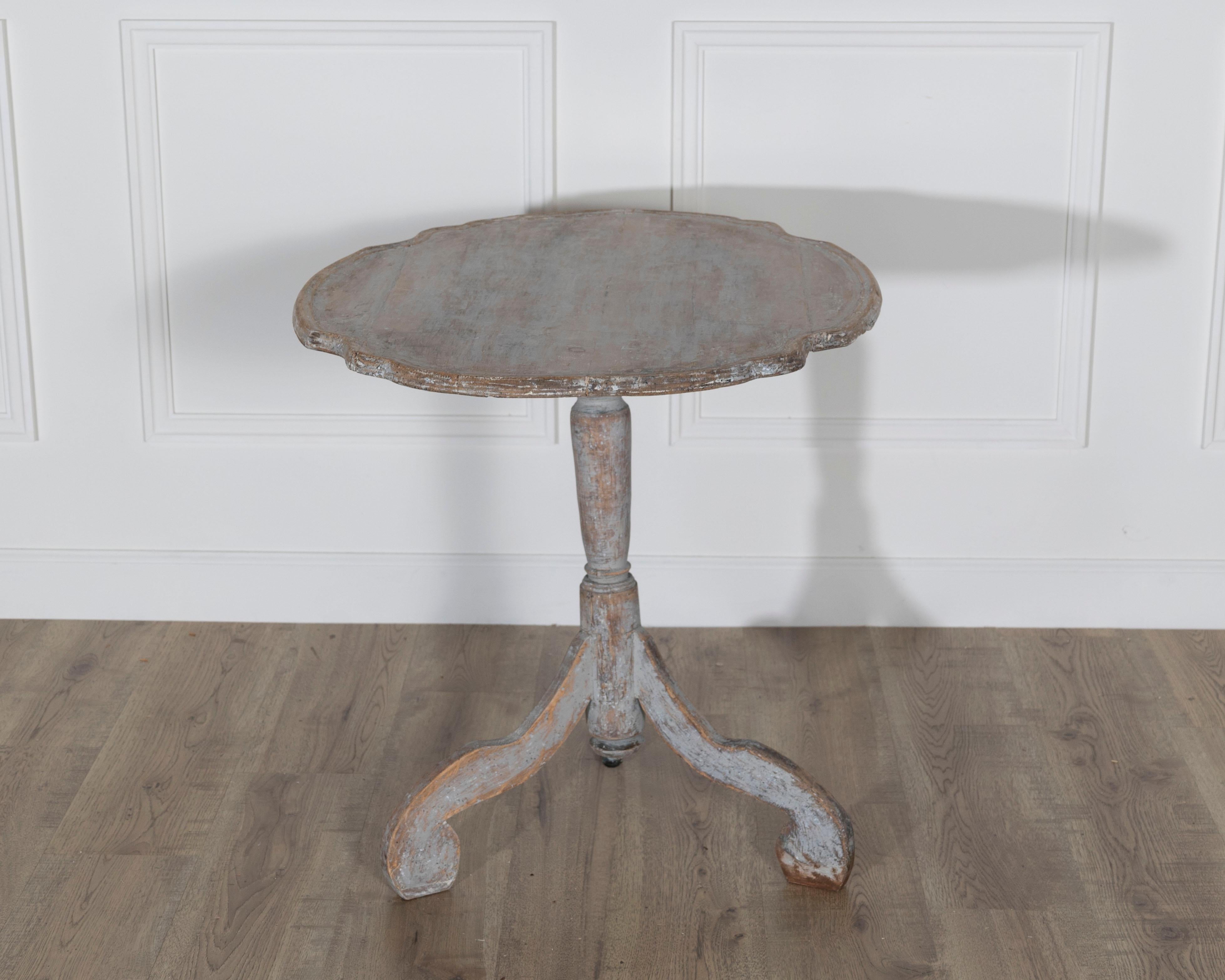 Rococo Table rococo suédoise du XVIIIe siècle à plateau basculant avec dossier noir d'origine en vente