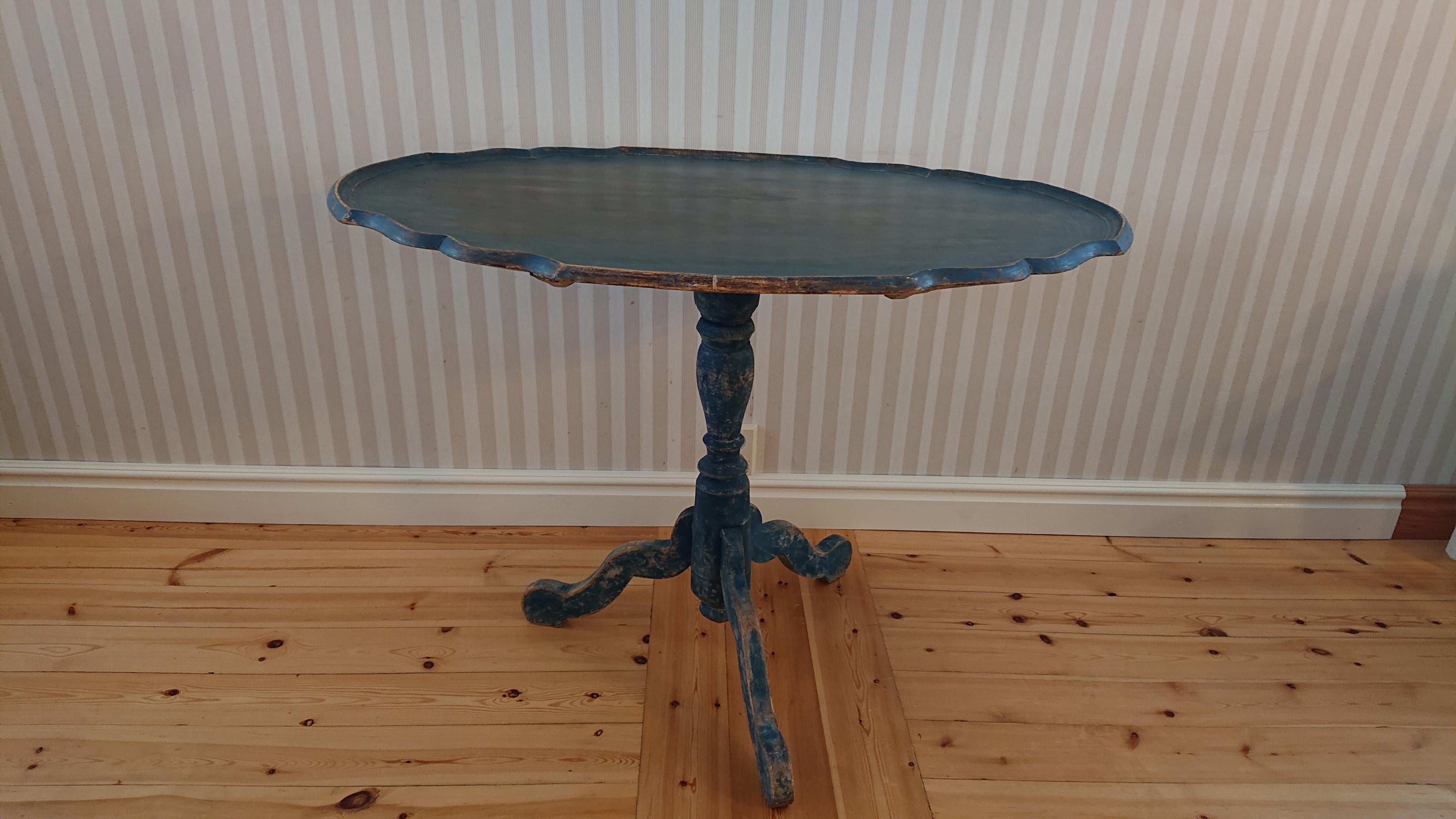 18th Century Swedish Rococo Tilt Top Table with Original Paint 12