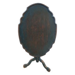 Mesa basculante rococó sueca del siglo XVIII con pintura original