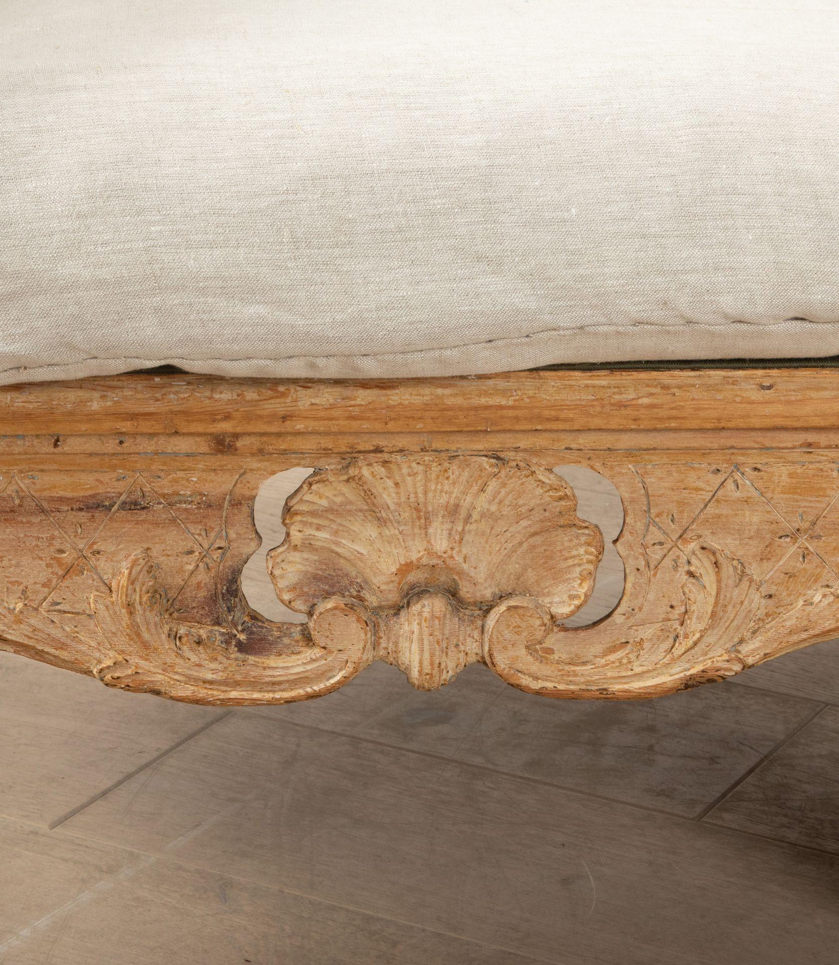 Tragsofa suédois rococo du 18e siècle avec peinture originale Bon état - En vente à Gloucestershire, GB