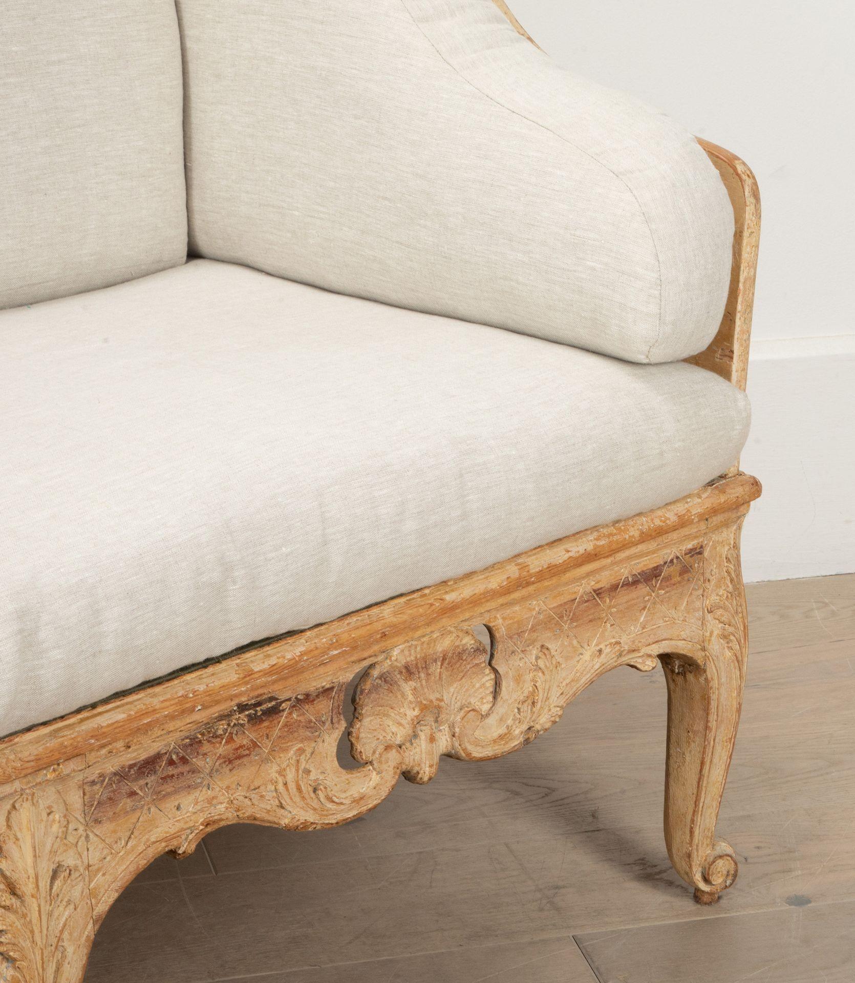 XVIIIe siècle Tragsofa suédois rococo du 18e siècle avec peinture originale en vente