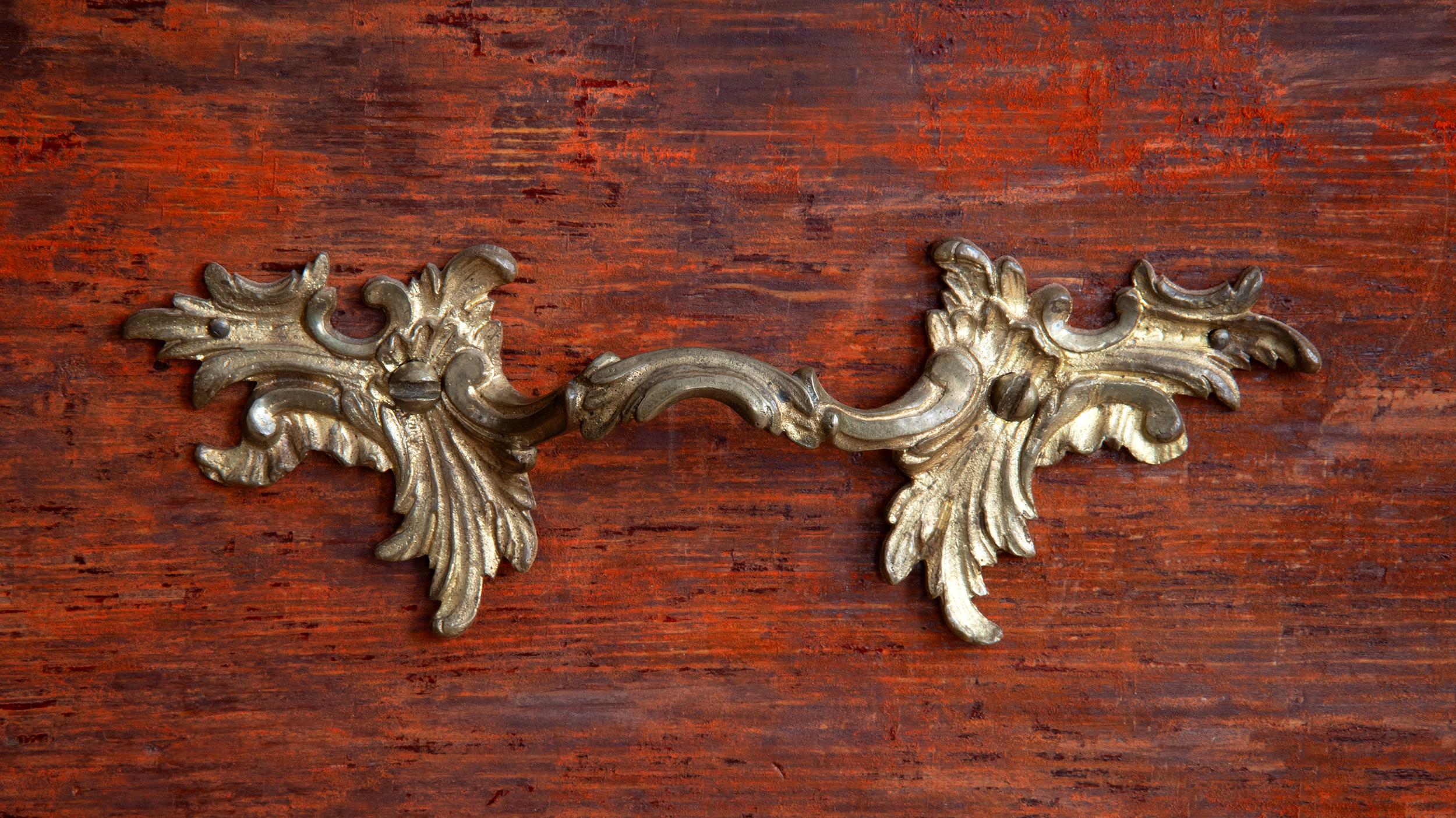 18th Century Swedish Rococo Vitrine Cabinet For Sale 6