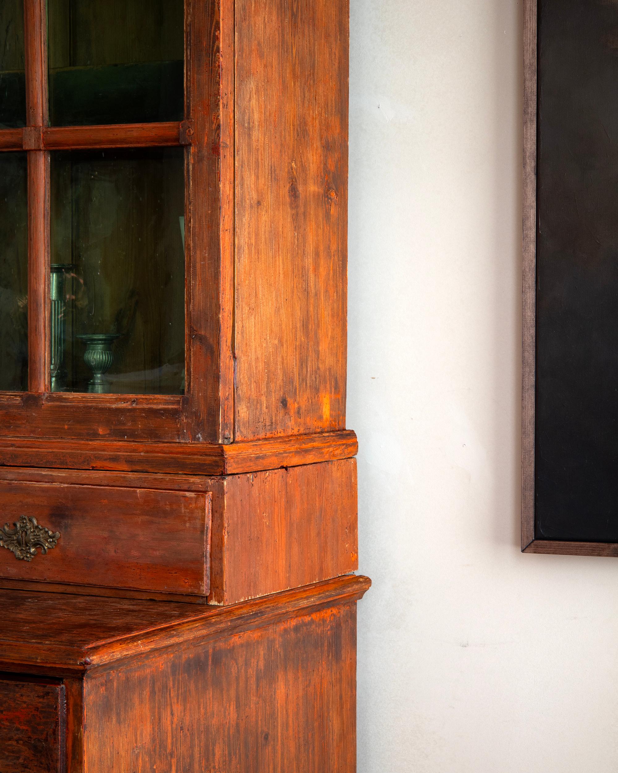 18th Century Swedish Rococo Vitrine Cabinet For Sale 8