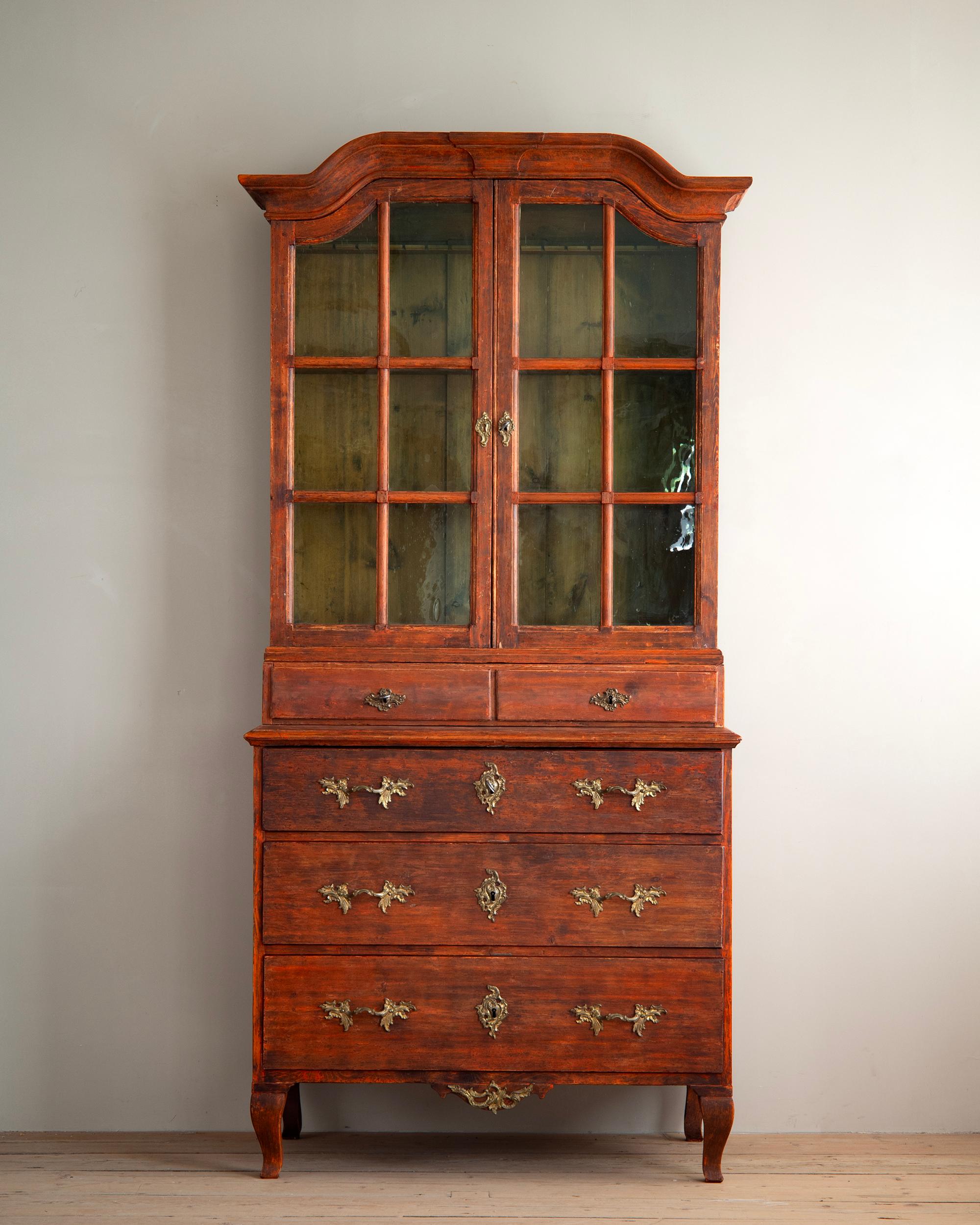 18th Century Swedish Rococo Vitrine Cabinet For Sale 9