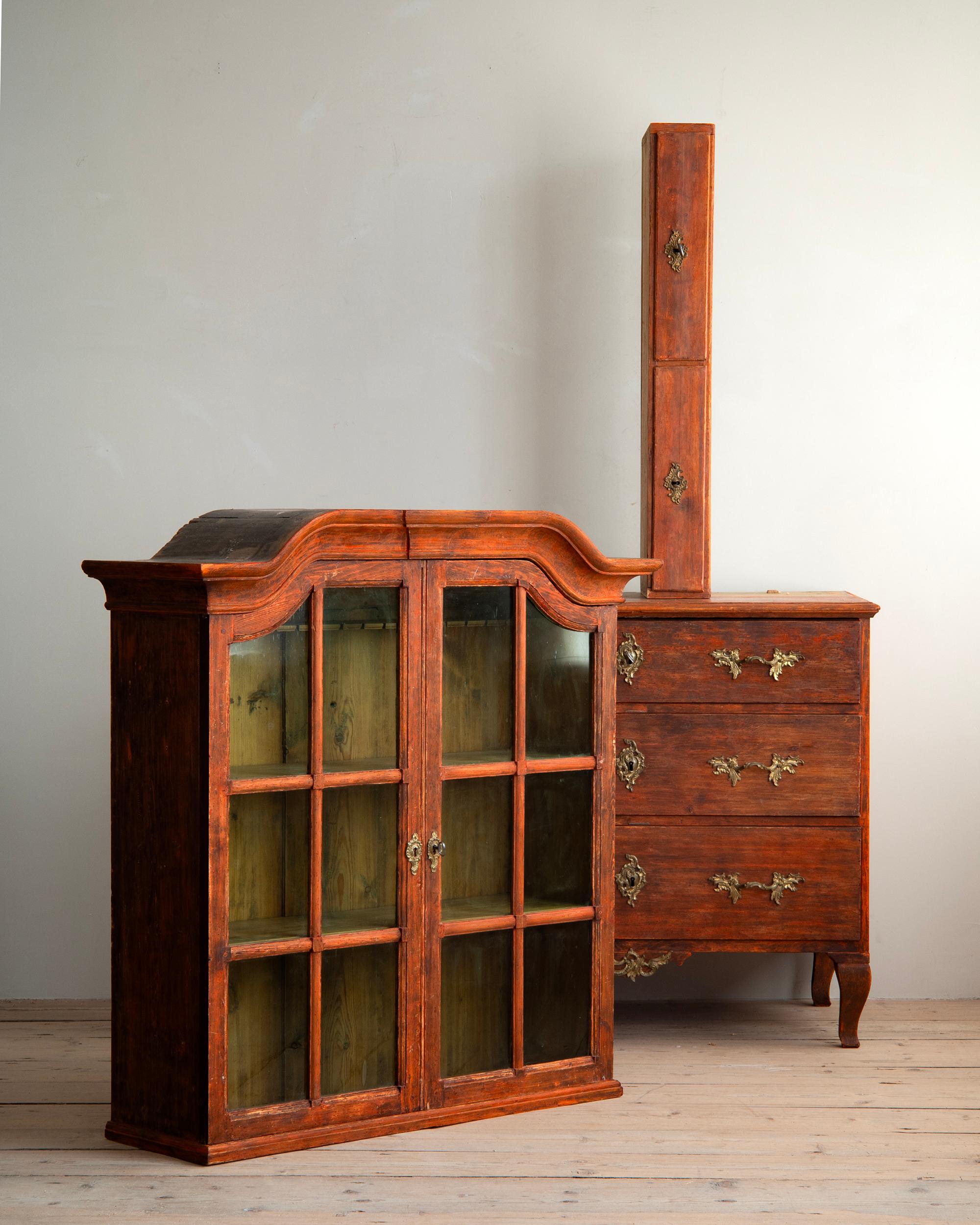 18th Century Swedish Rococo Vitrine Cabinet For Sale 11
