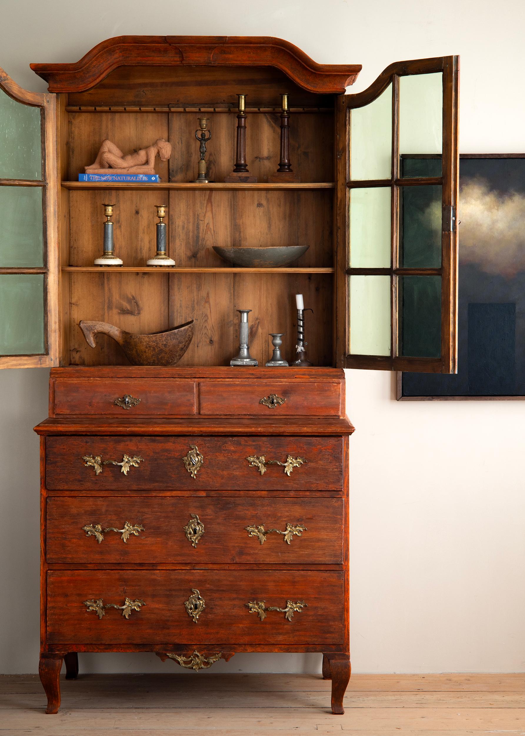 18th Century Swedish Rococo Vitrine Cabinet For Sale 1