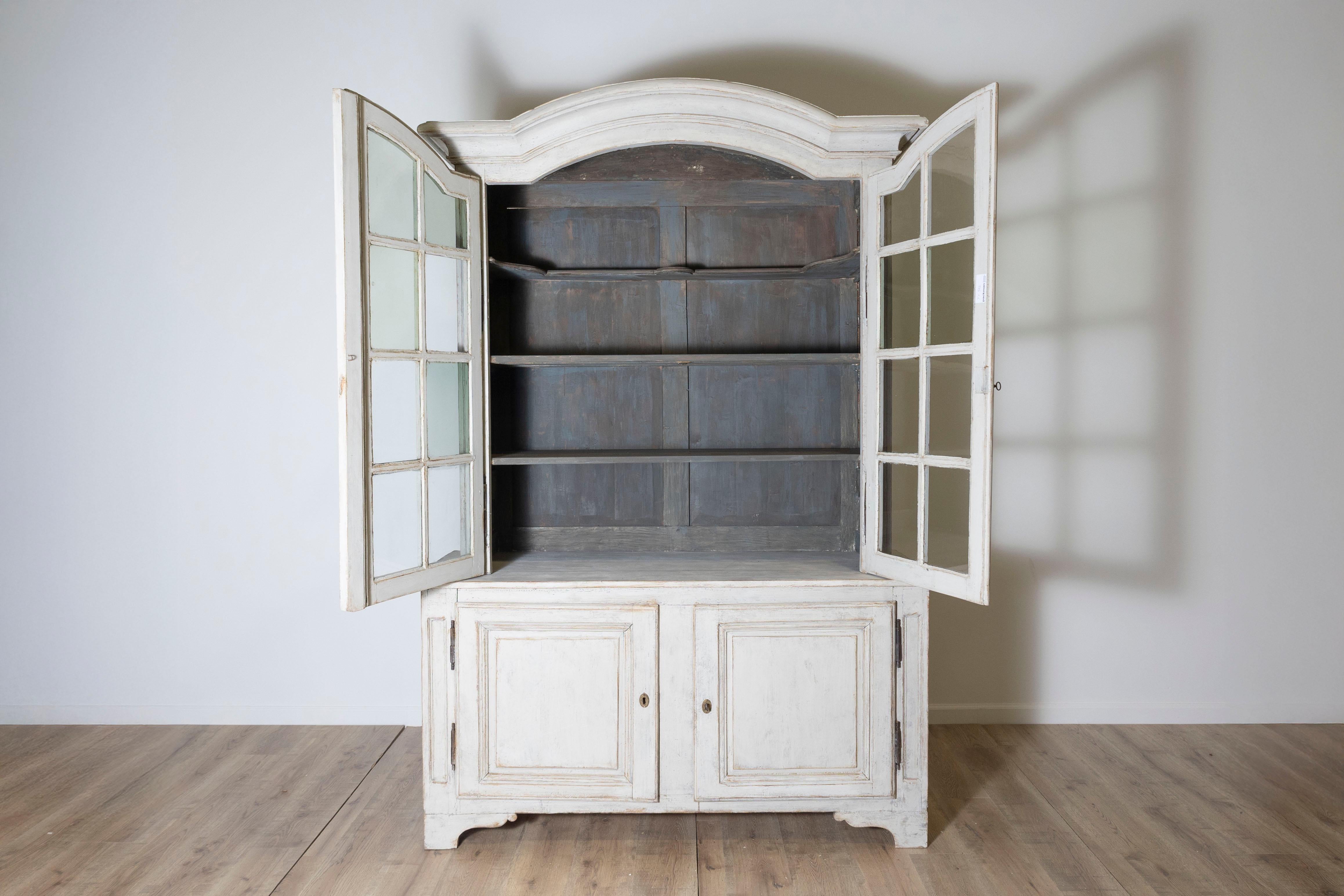 Hand-Carved 18th Century Swedish Rococo Vitrine Circa 1750 For Sale