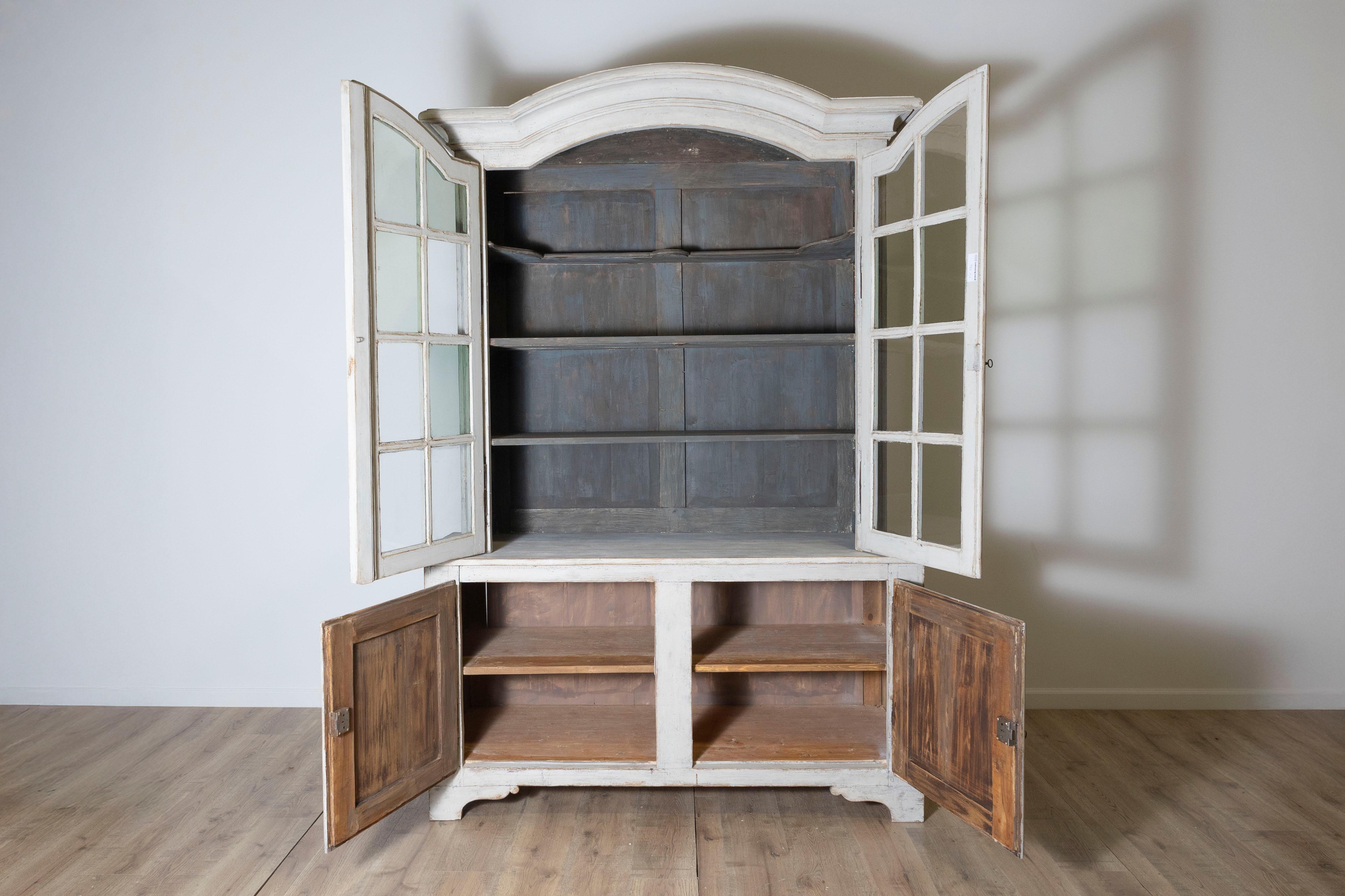 18th Century Swedish Rococo Vitrine Circa 1750 In Good Condition For Sale In Atlanta, GA