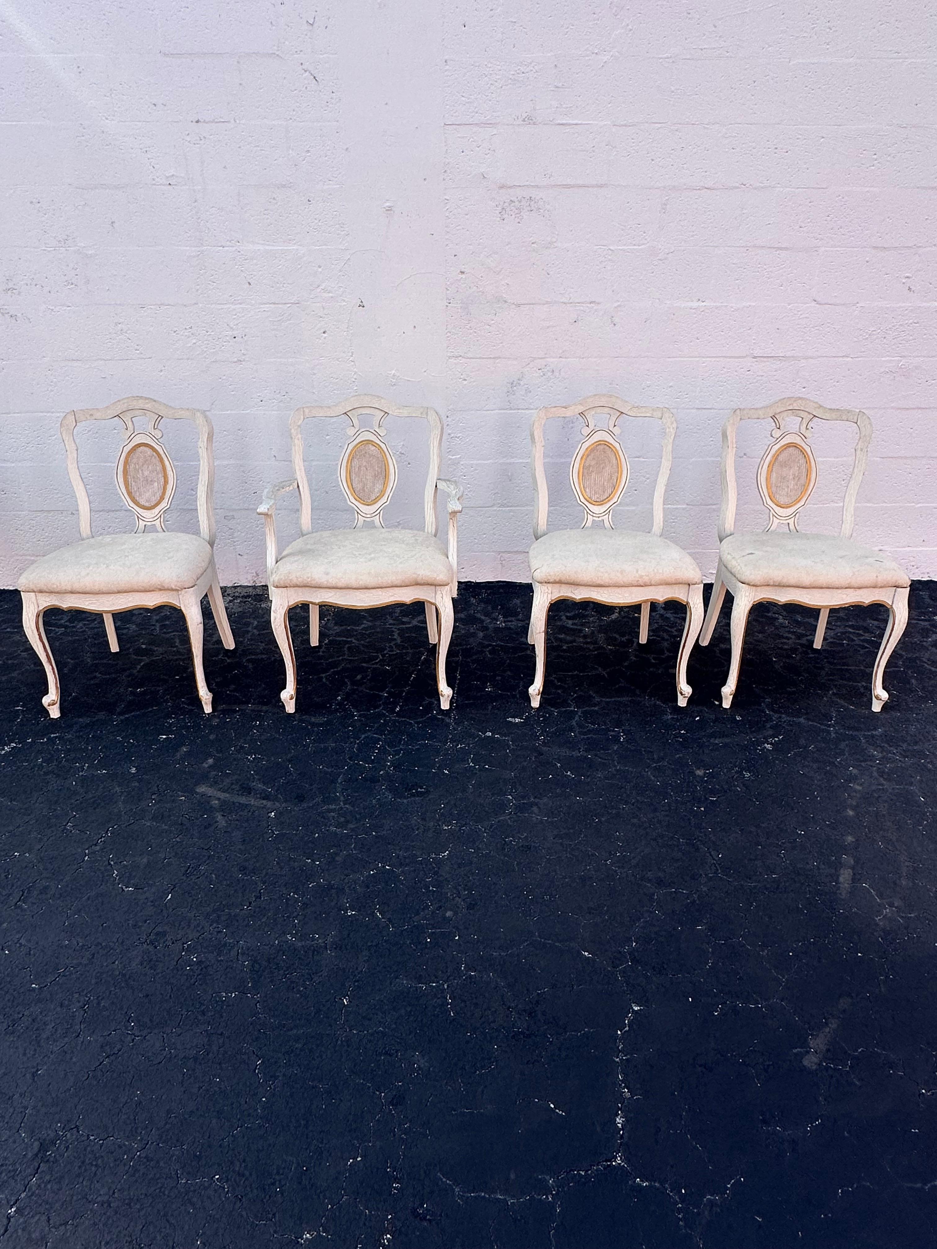 Table de 5 chaises de salle à manger rococo suédoises blanchies du 18ème siècle en vente 7
