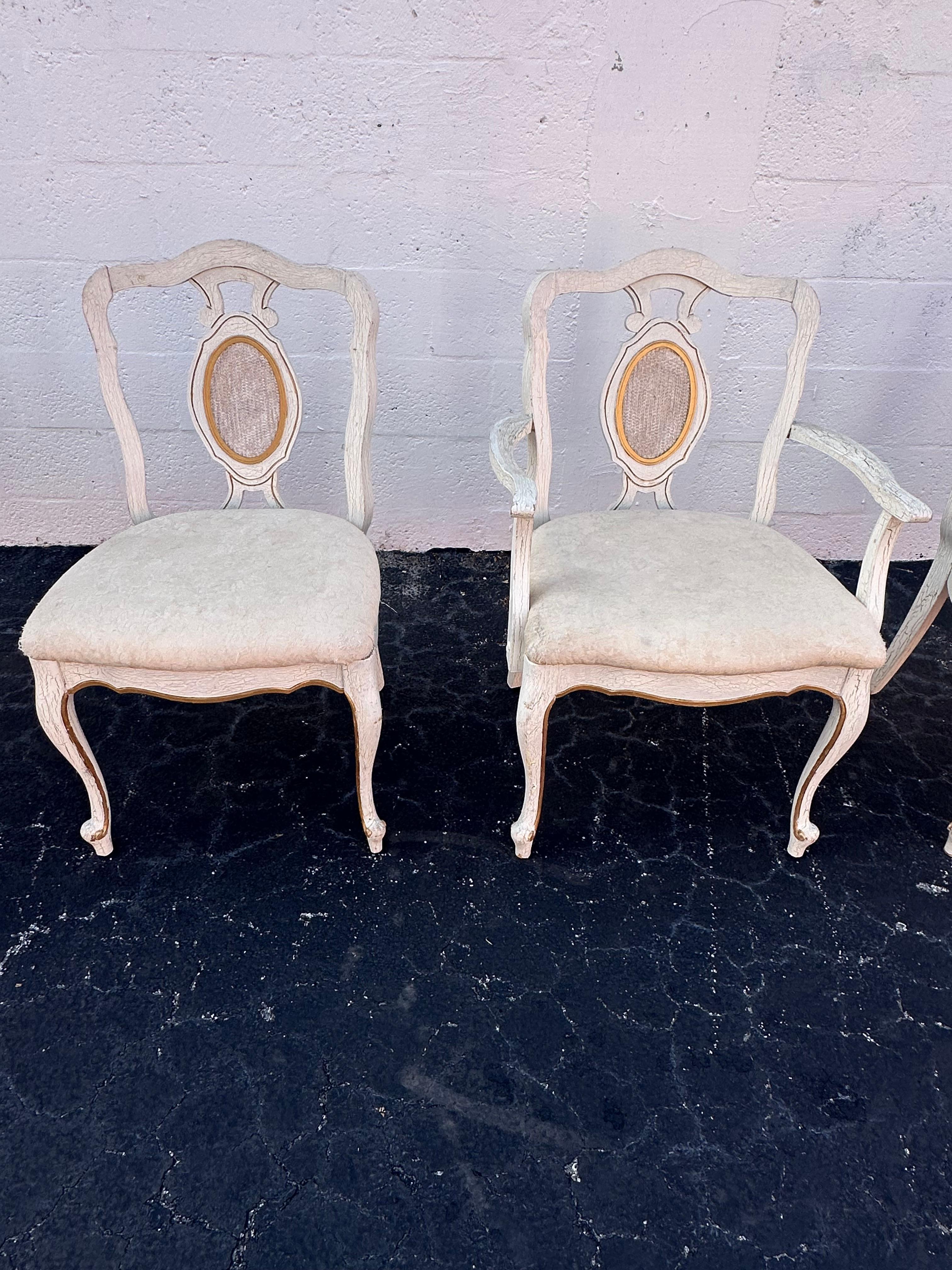 Table de 5 chaises de salle à manger rococo suédoises blanchies du 18ème siècle en vente 8