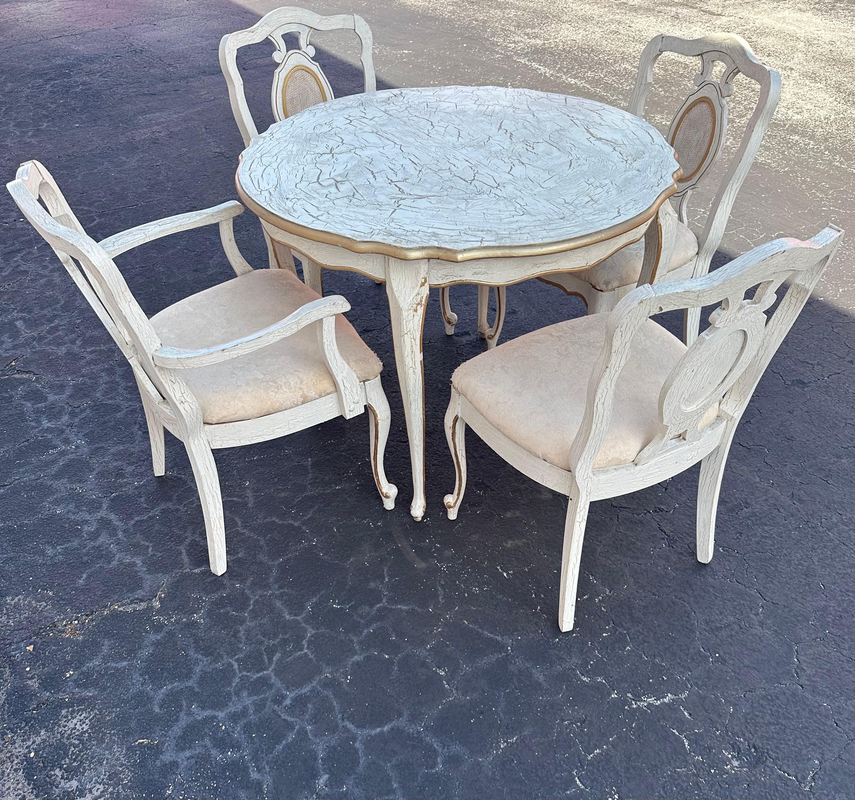 XVIIIe siècle Table de 5 chaises de salle à manger rococo suédoises blanchies du 18ème siècle en vente