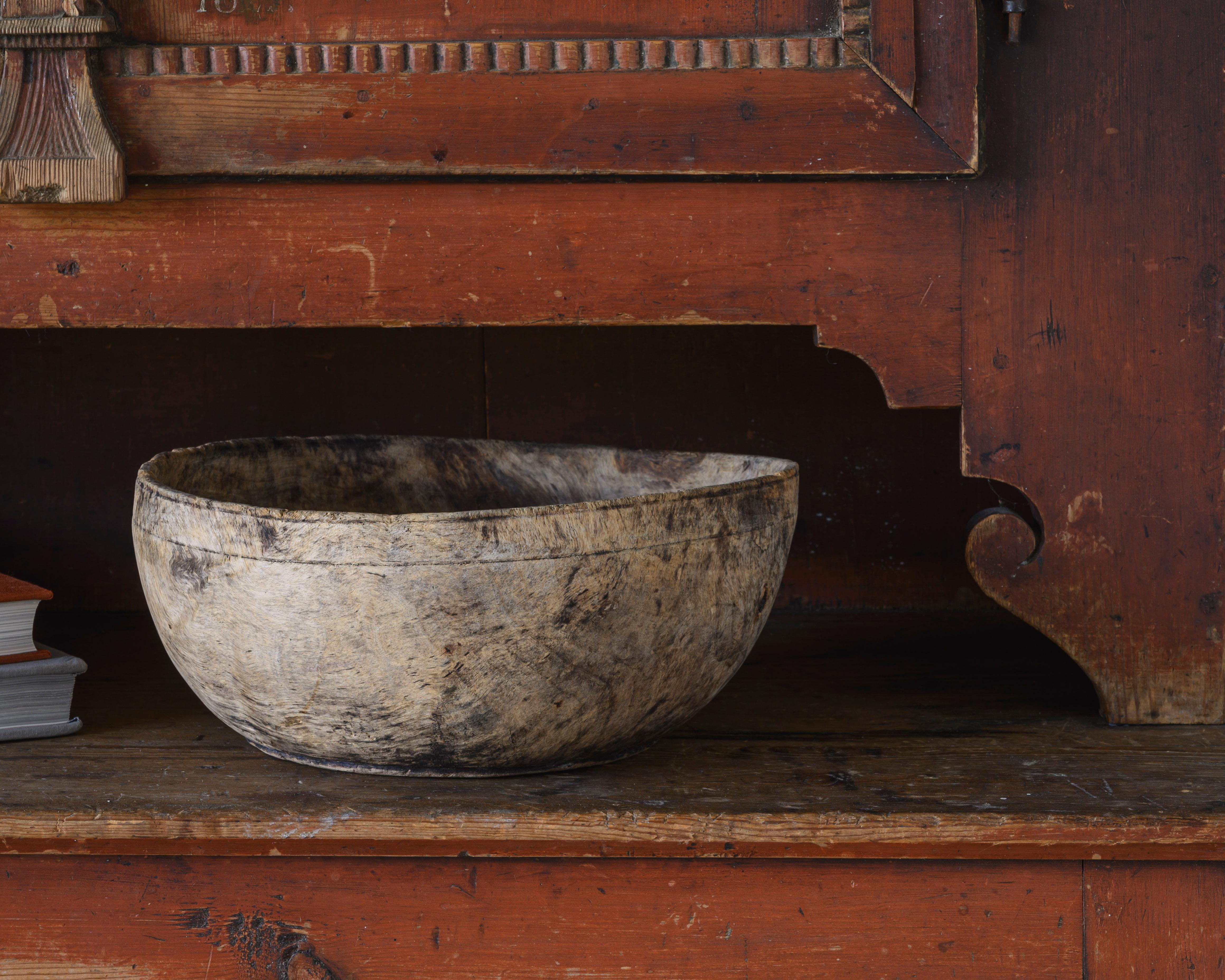 Delightful 18th century Swedish root wood bowl with fantastic patinated surface, Ca 1780 Sweden.