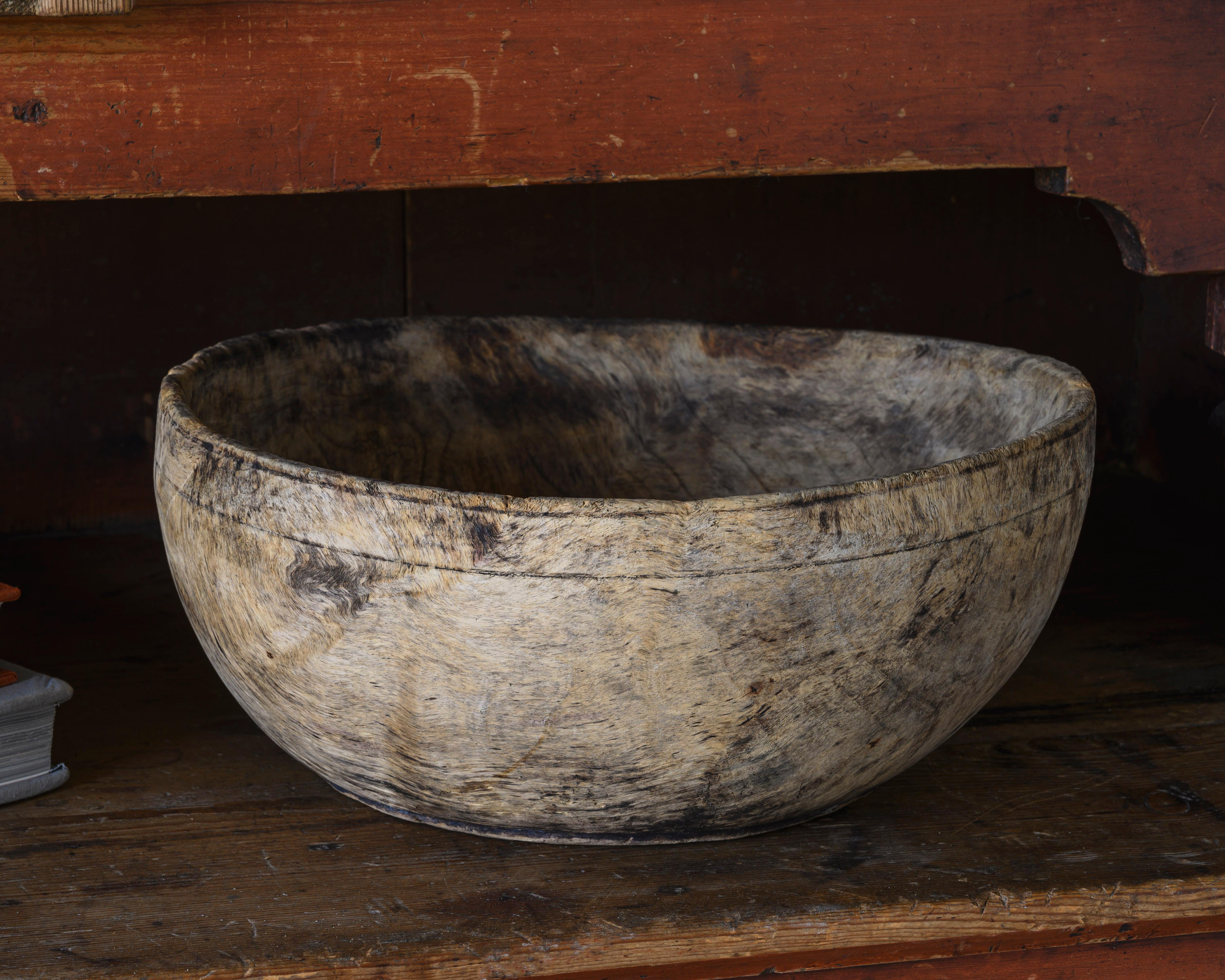 18th Century Swedish Root Wood Bowl In Good Condition In Mjöhult, SE
