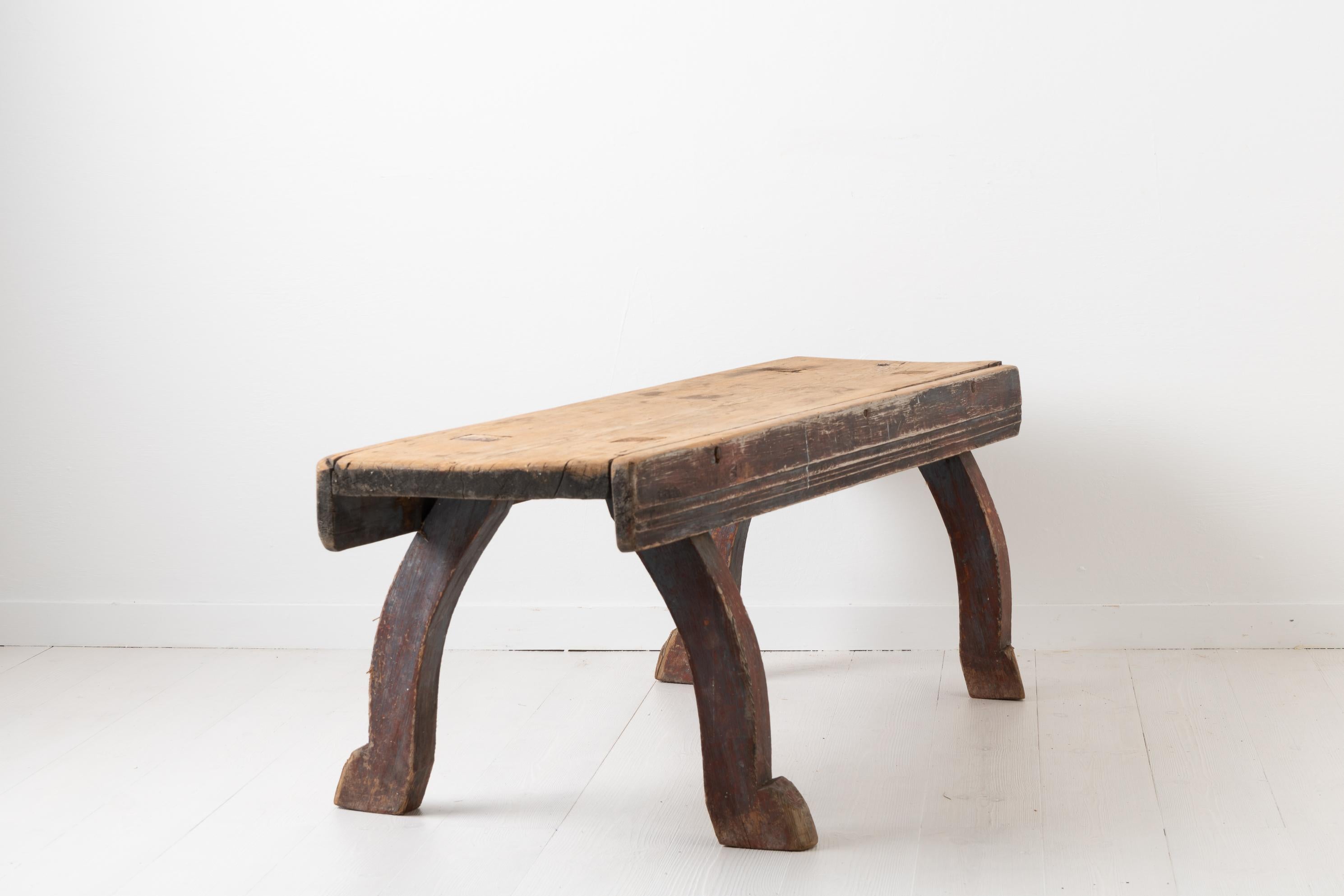 18th Century Swedish Rustic Folk Art Bench In Good Condition For Sale In Kramfors, SE