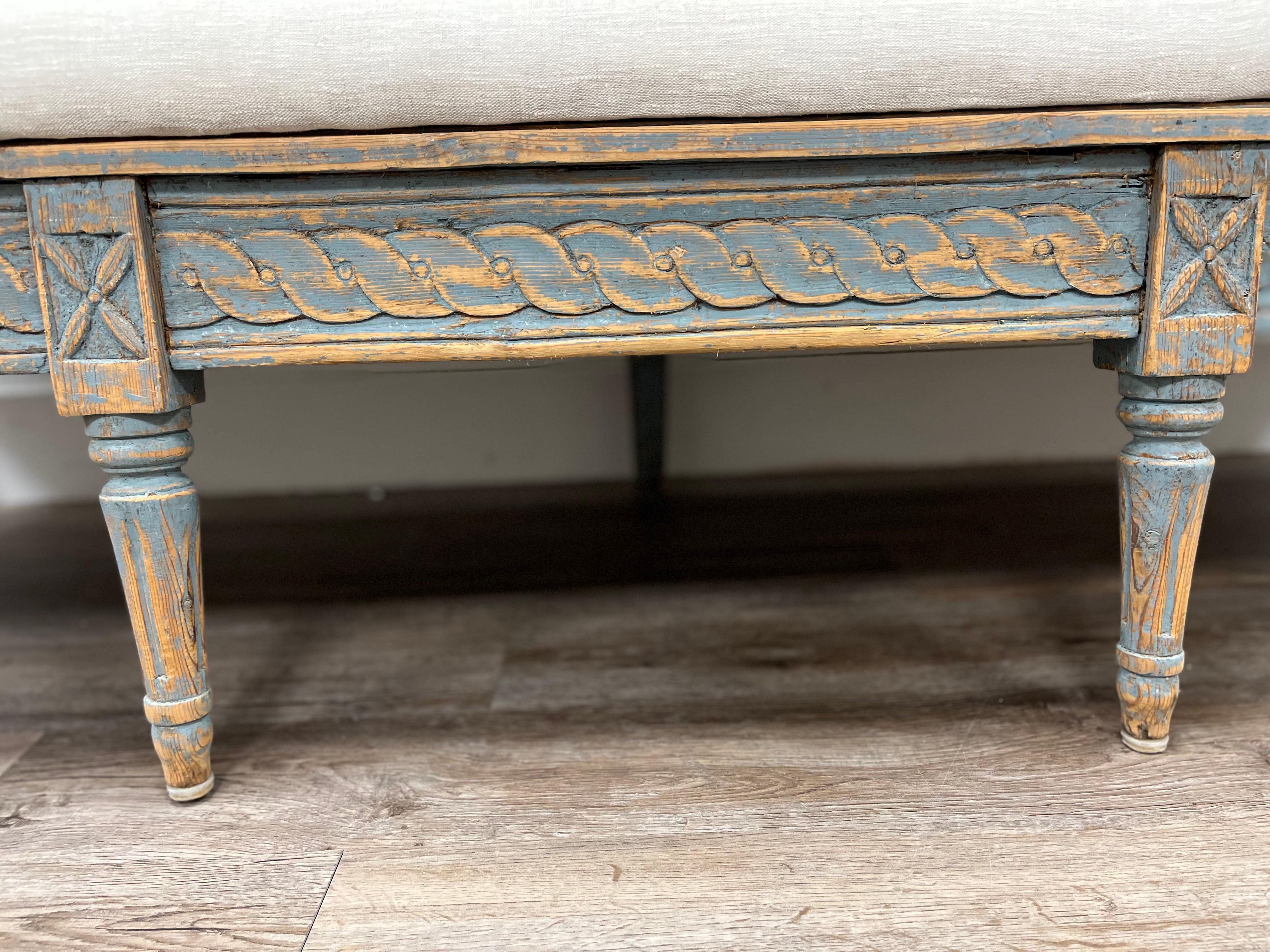 18th Century Swedish Gustavian Tragsofa In Good Condition For Sale In Huntington, NY