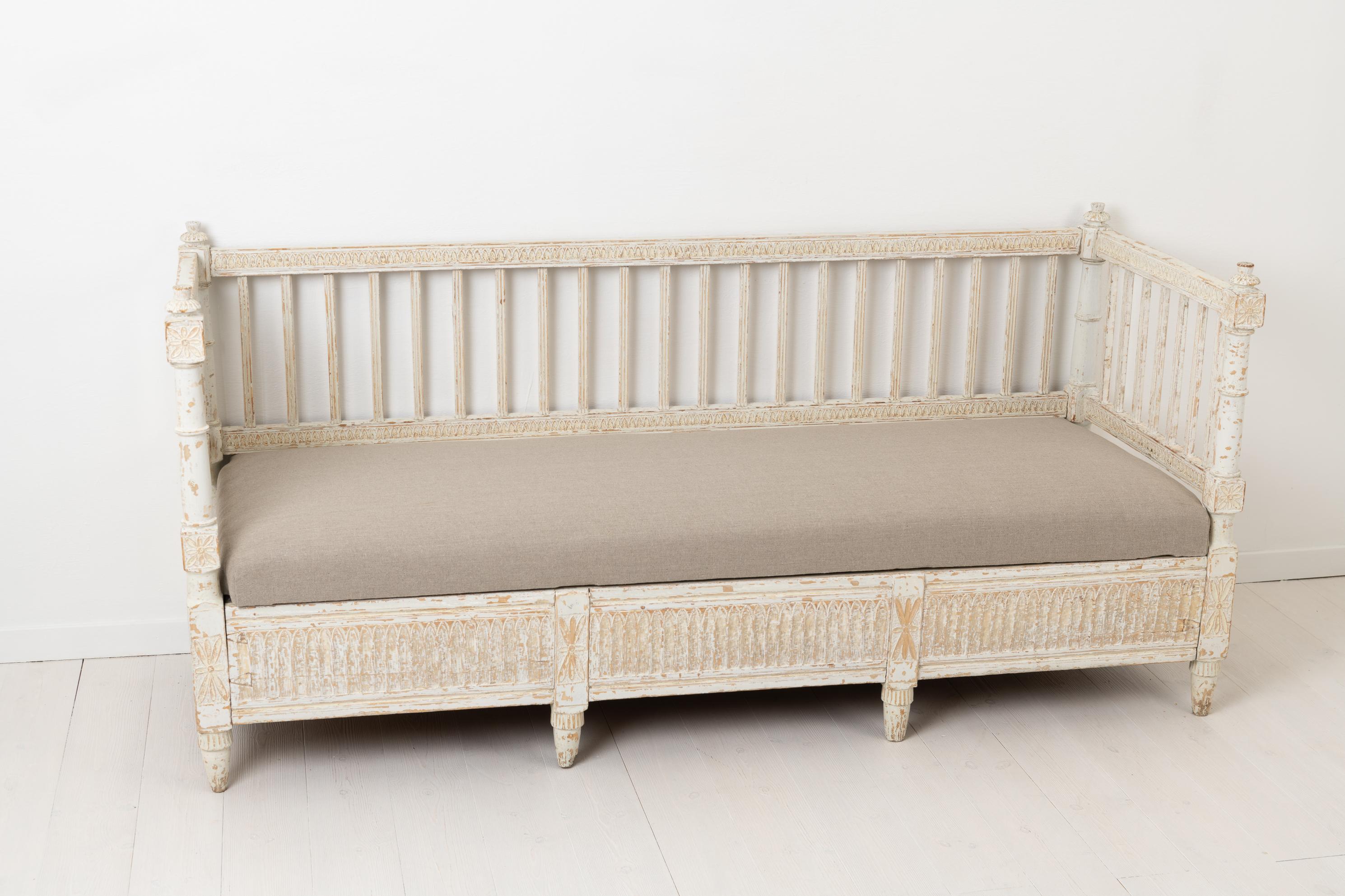 18th Century Swedish White Gustavian Sofa 1