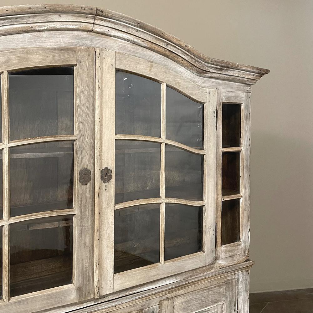 18th Century Swedish Whitewashed Bookcase, Display Cabinet In Good Condition For Sale In Dallas, TX