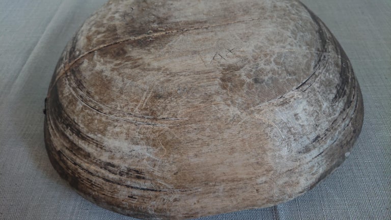 18th Century Swedish Wooden Bowl For Sale 4