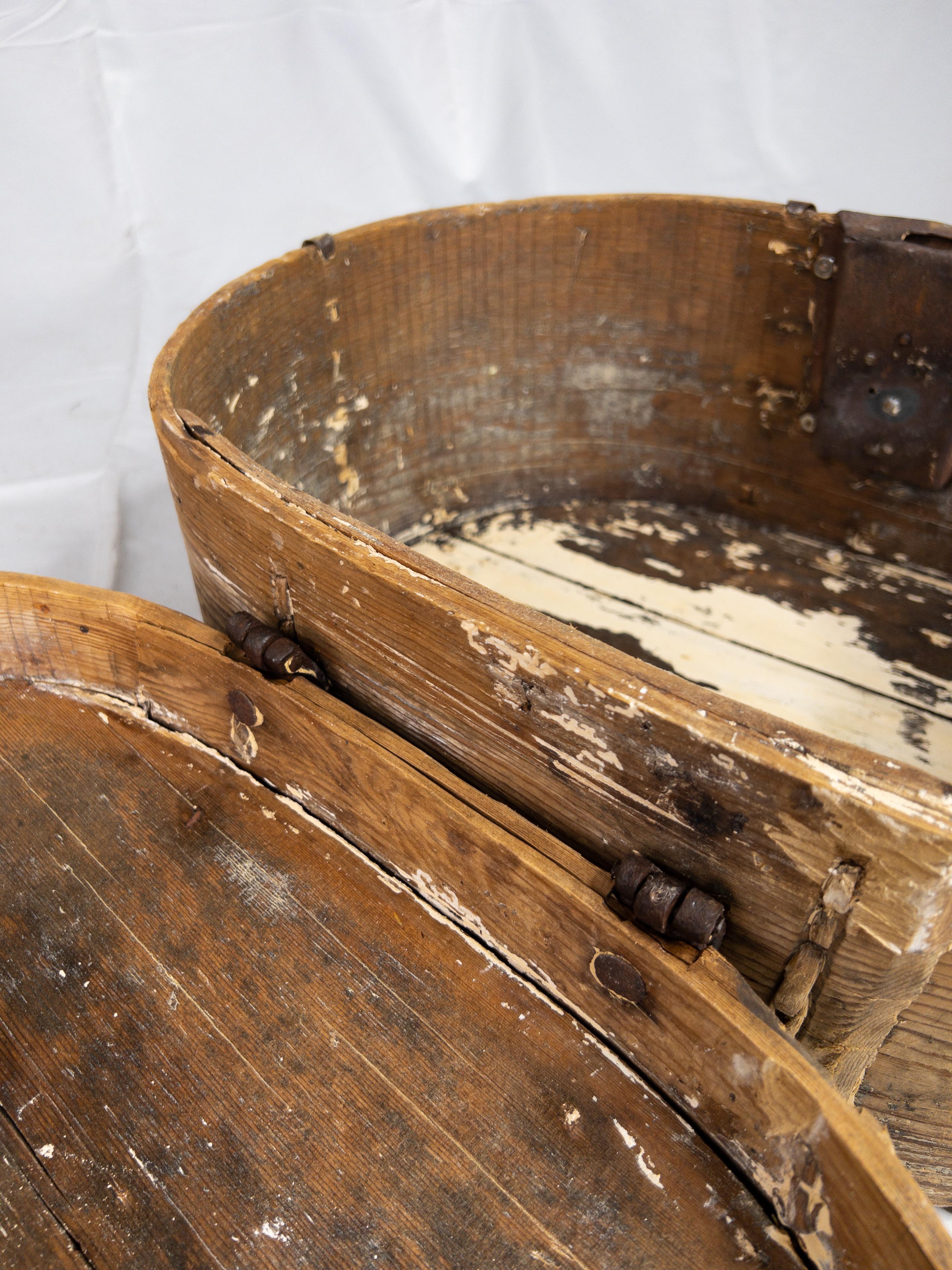 18th Century Swedish Wooden Wedding Box For Sale 10