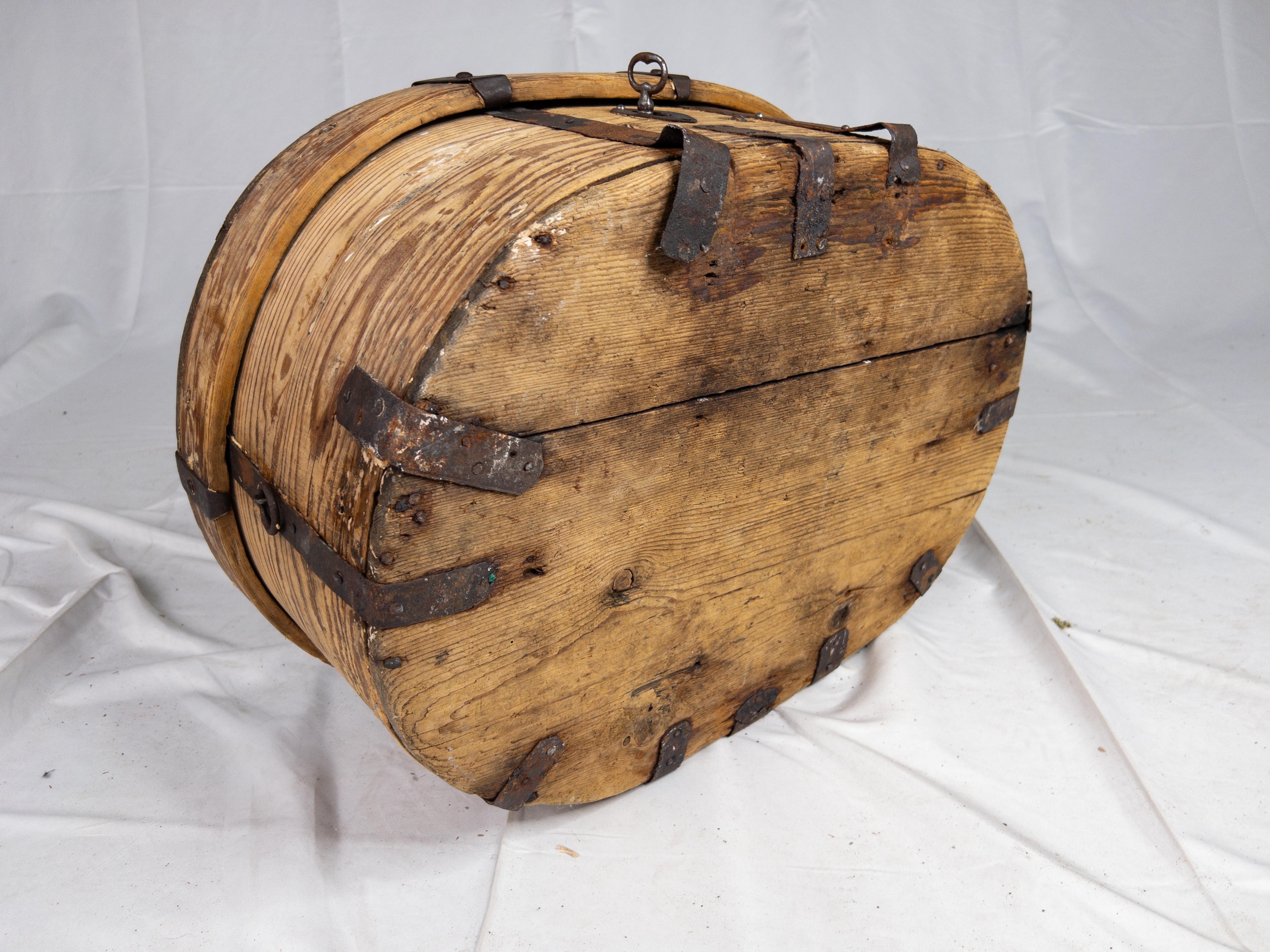 18th Century Swedish Wooden Wedding Box For Sale 11