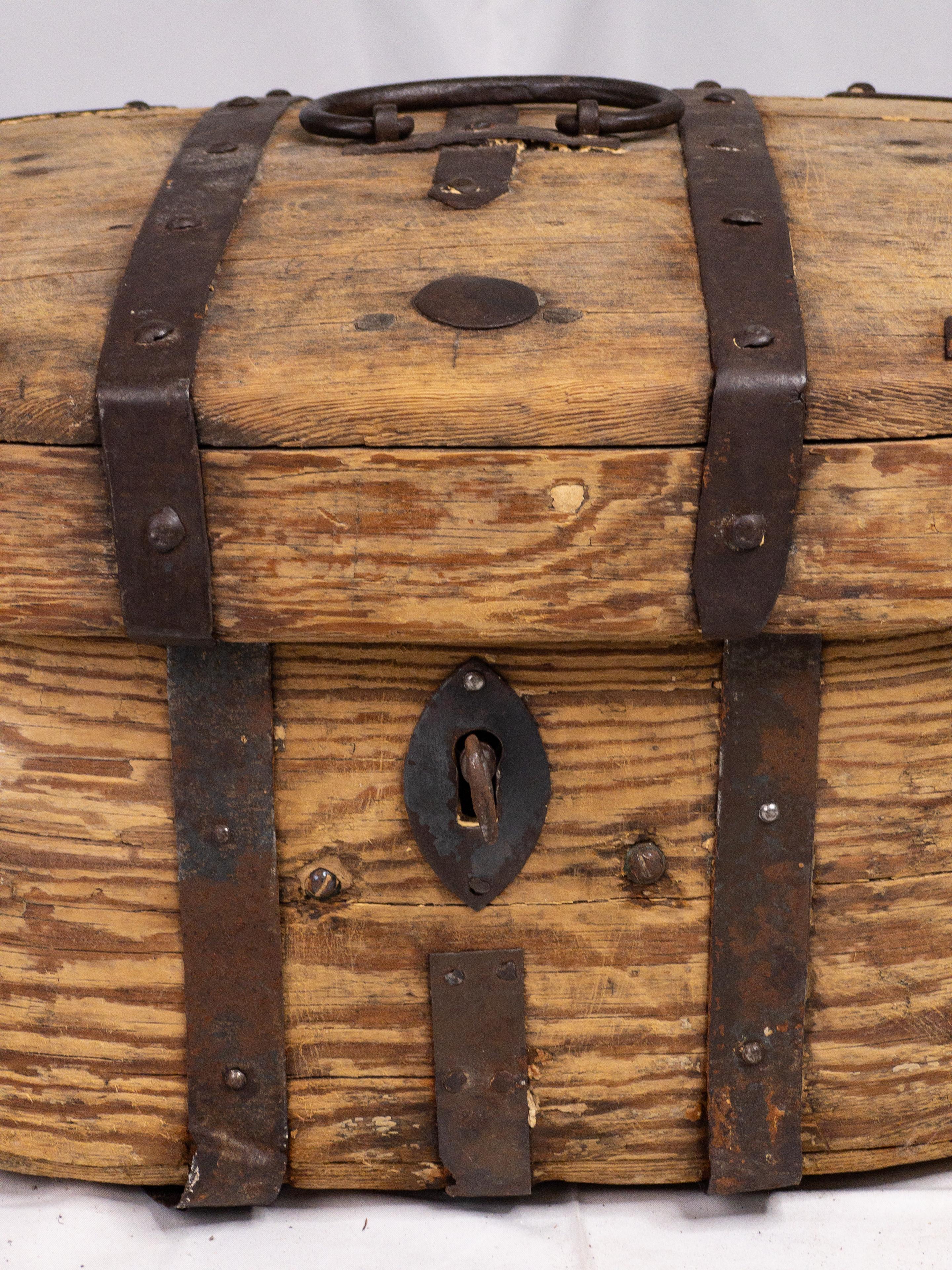 Caja nupcial sueca de madera del siglo XVIII en Bueno estado para la venta en Houston, TX