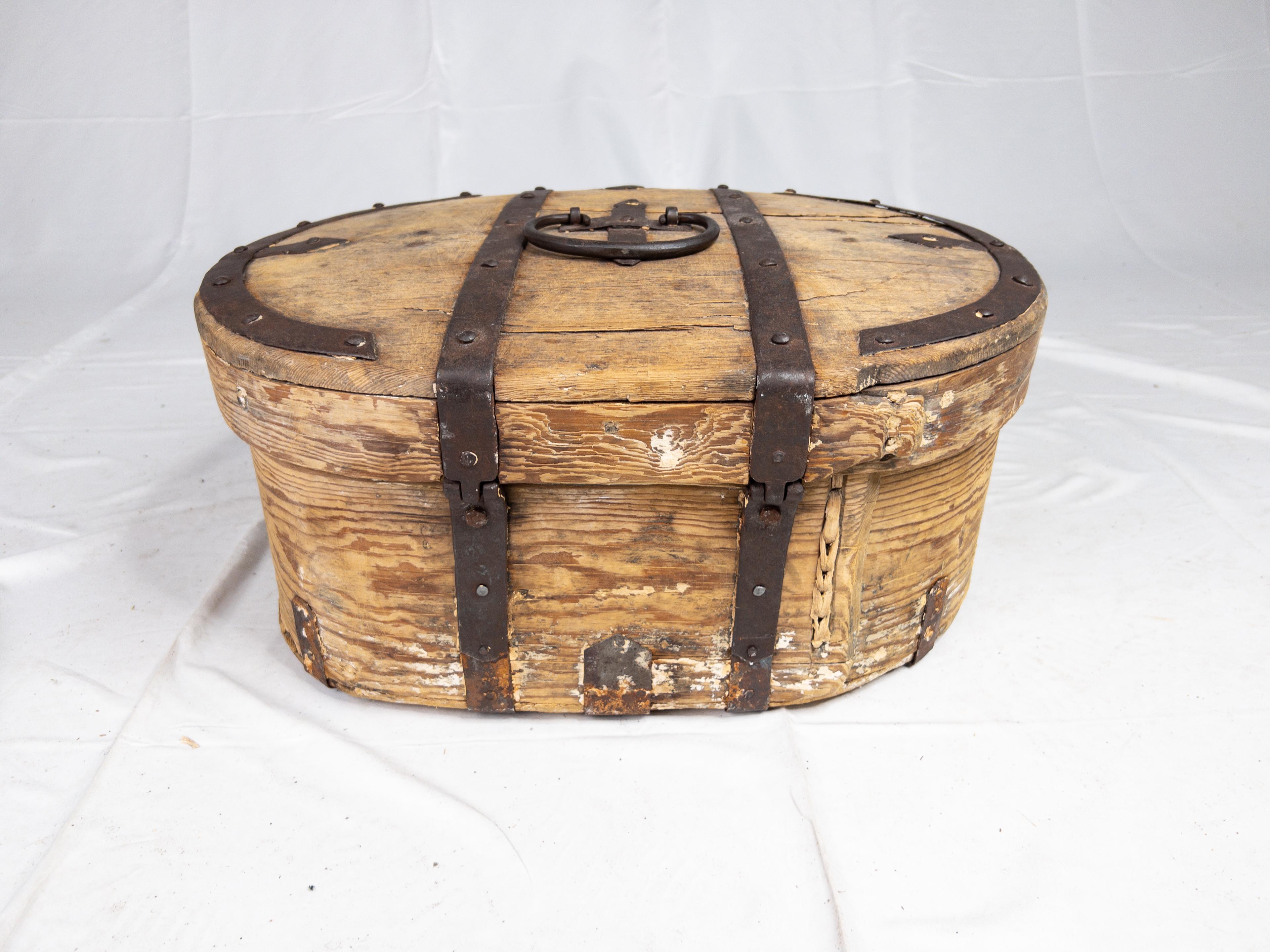 Caja nupcial sueca de madera del siglo XVIII en venta 1