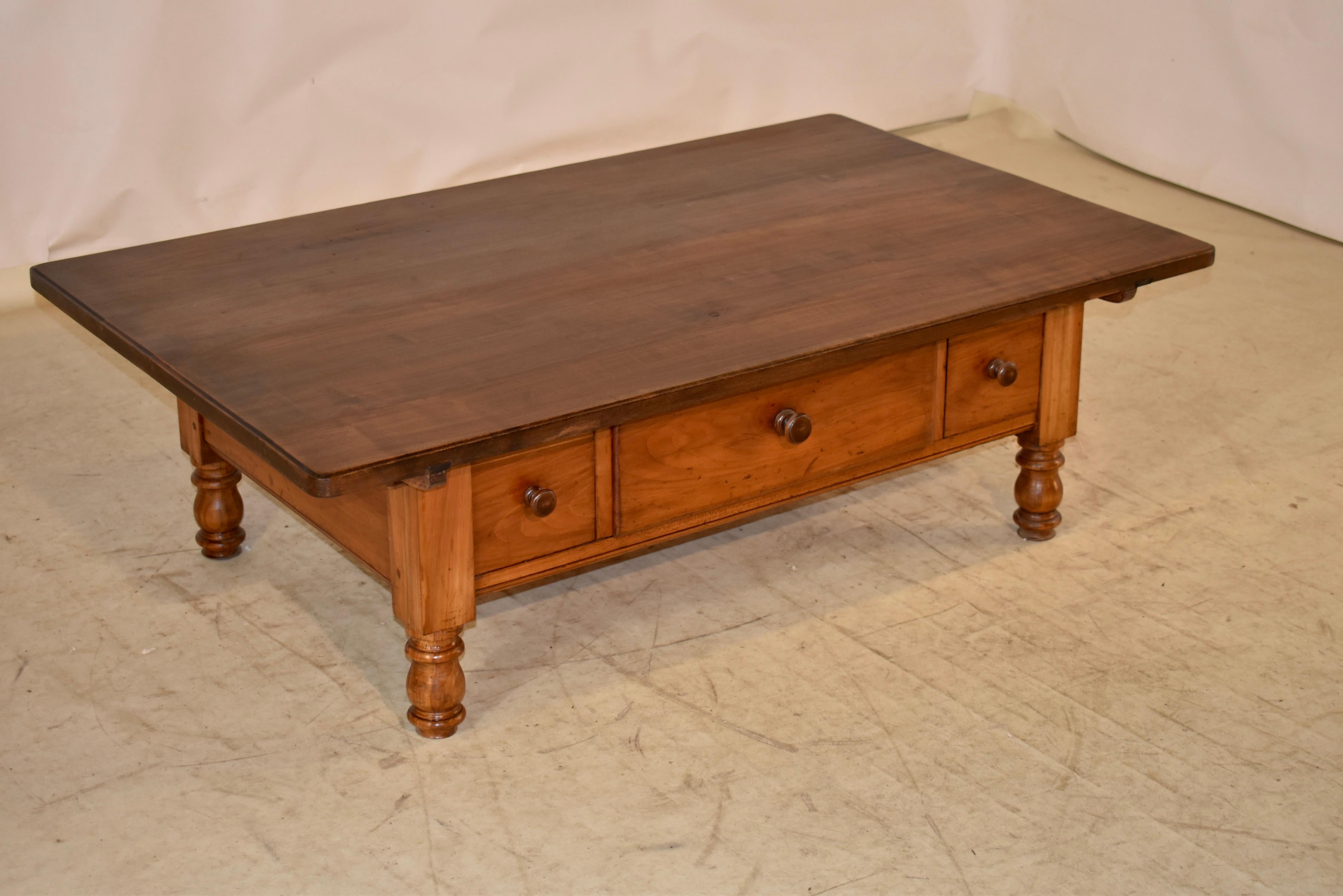 18th Century Swiss Cherry Coffee Table with Three Drawers For Sale 2