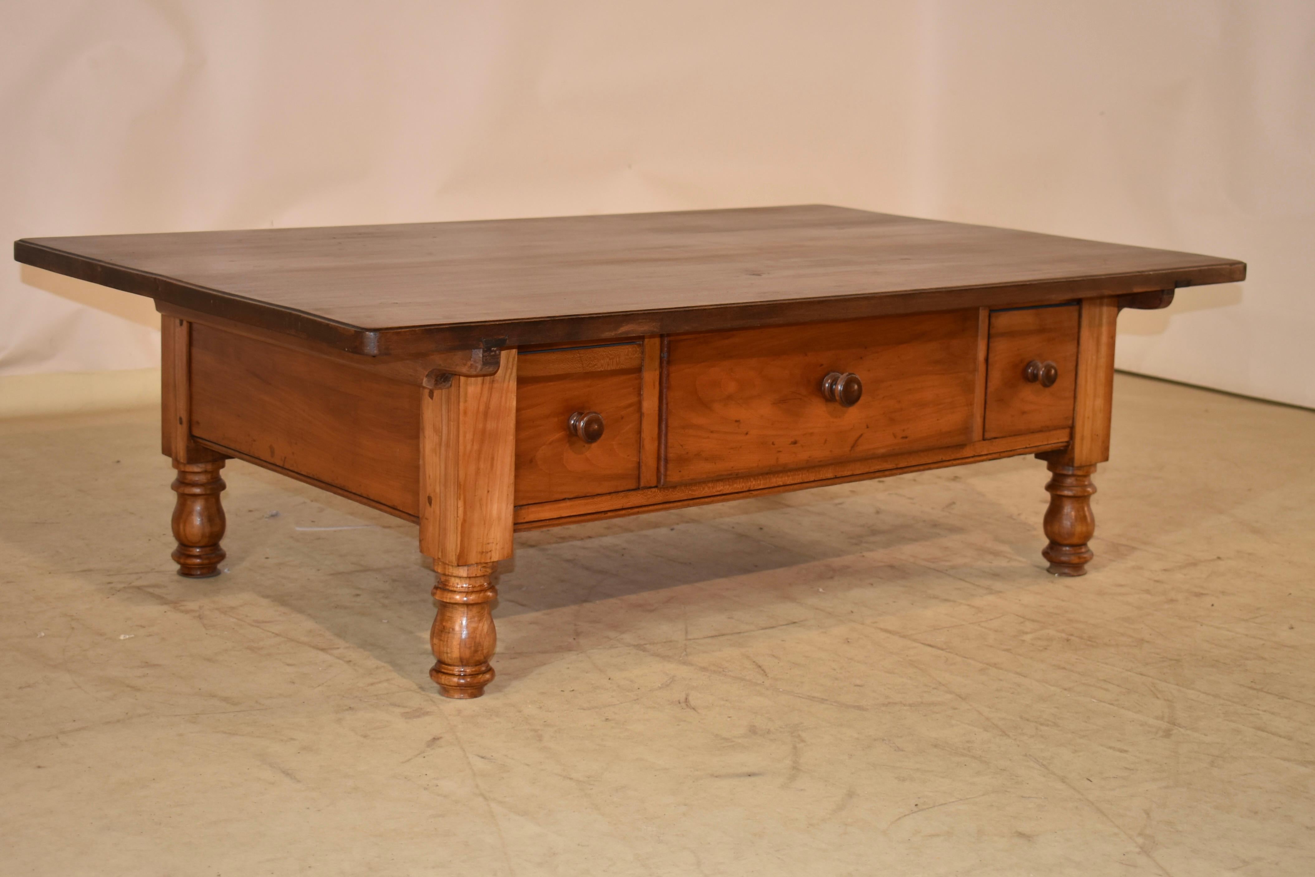 18th Century Swiss Cherry Coffee Table with Three Drawers For Sale 1