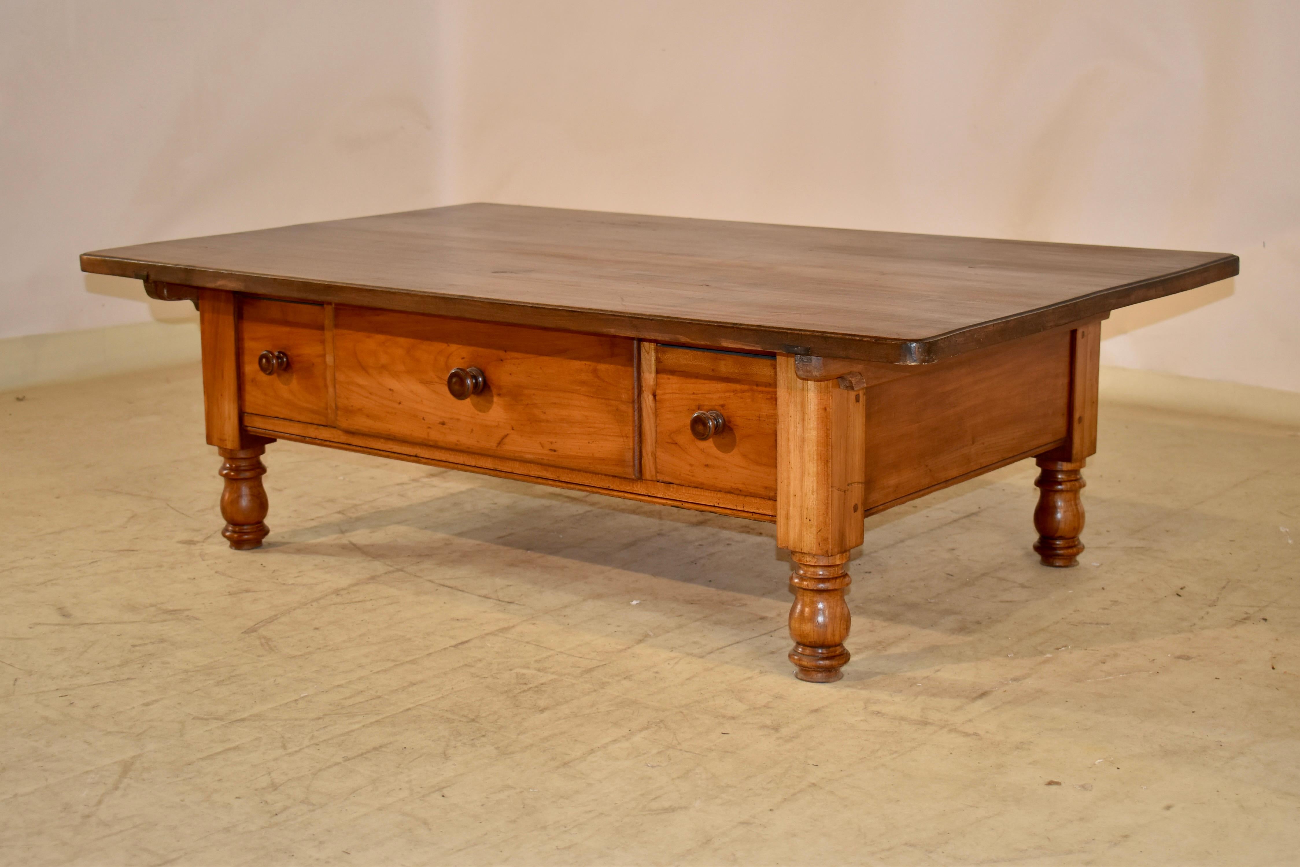 18th Century Swiss Cherry Coffee Table with Three Drawers For Sale 4