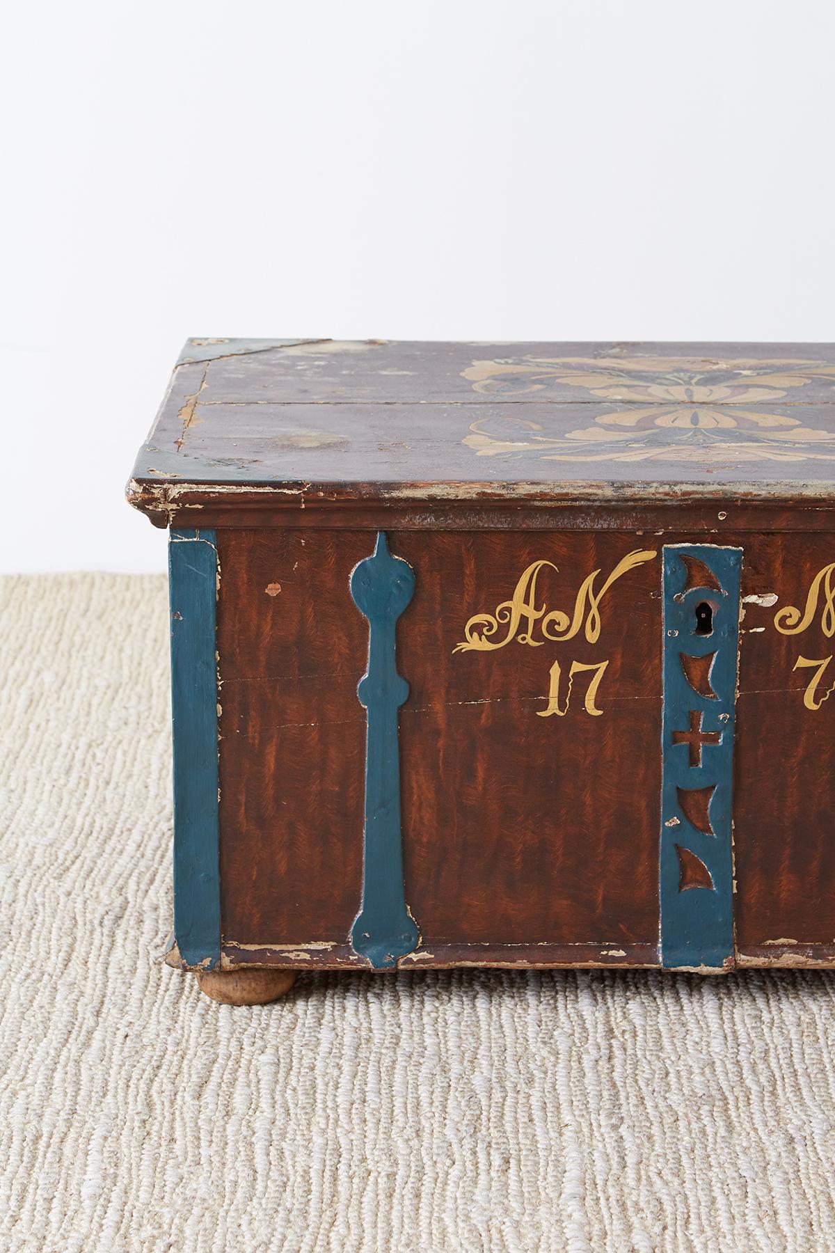 Suisse Coffre-coffre-coffre suisse du 18ème siècle à décor polychrome en vente