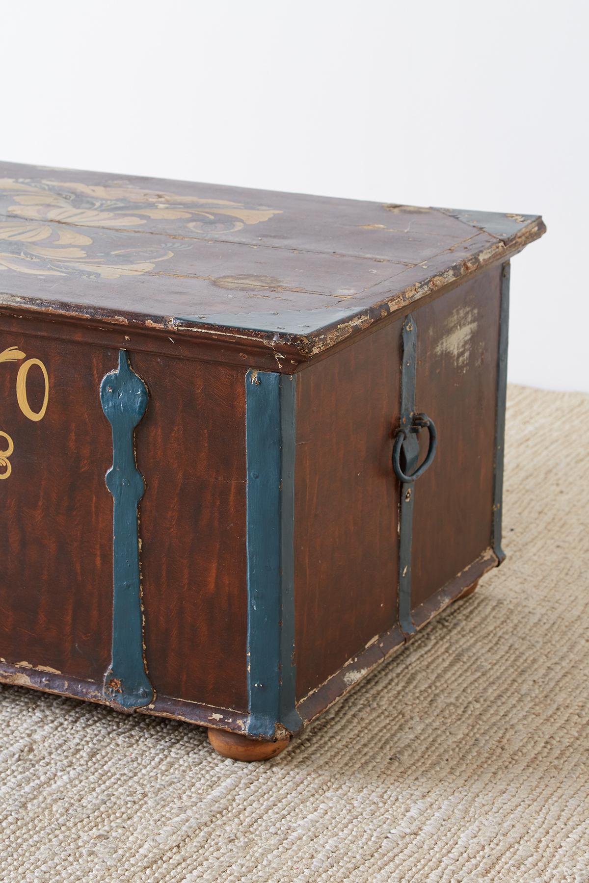 18th Century Swiss Polychrome Decorated Blanket Chest Trunk In Good Condition For Sale In Rio Vista, CA