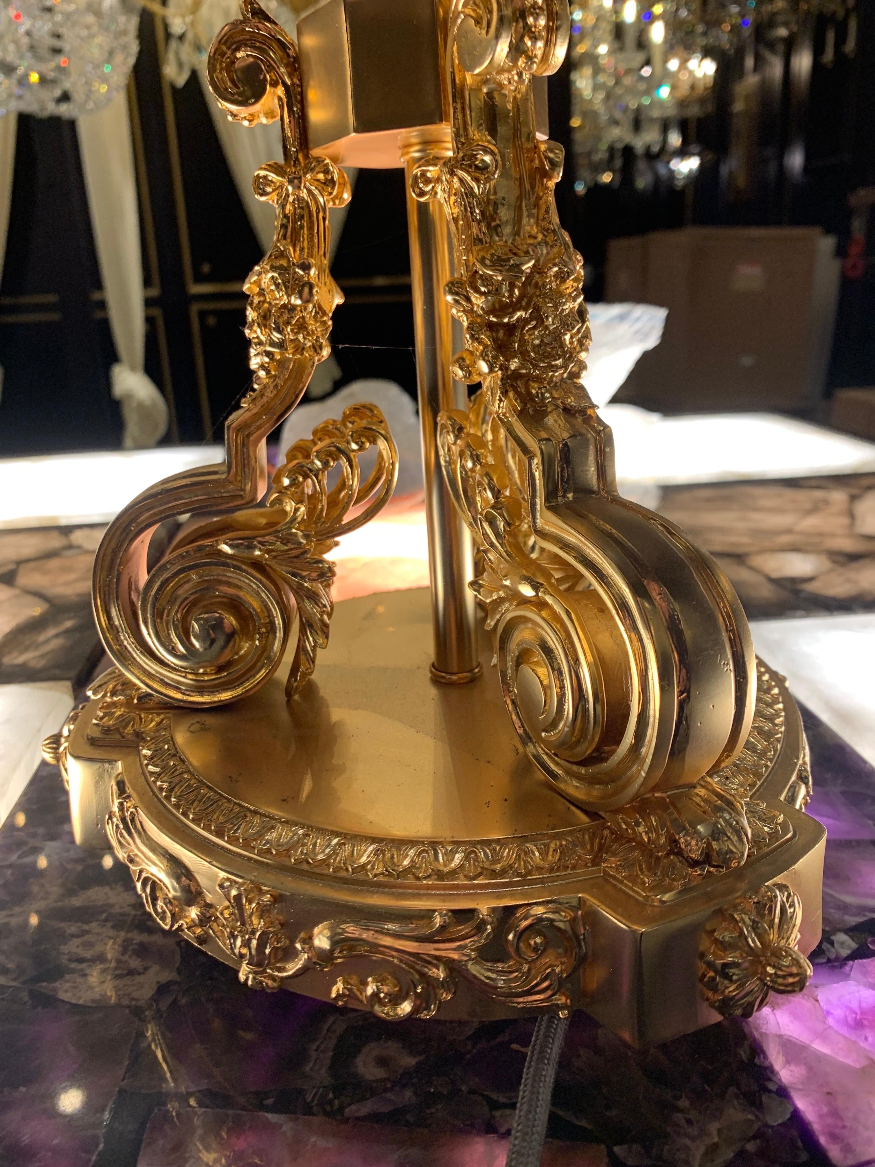 Lampada da tavolo del 18° secolo in bronzo dorato 18 carati e cristallo di rocca rosa in vendita 8
