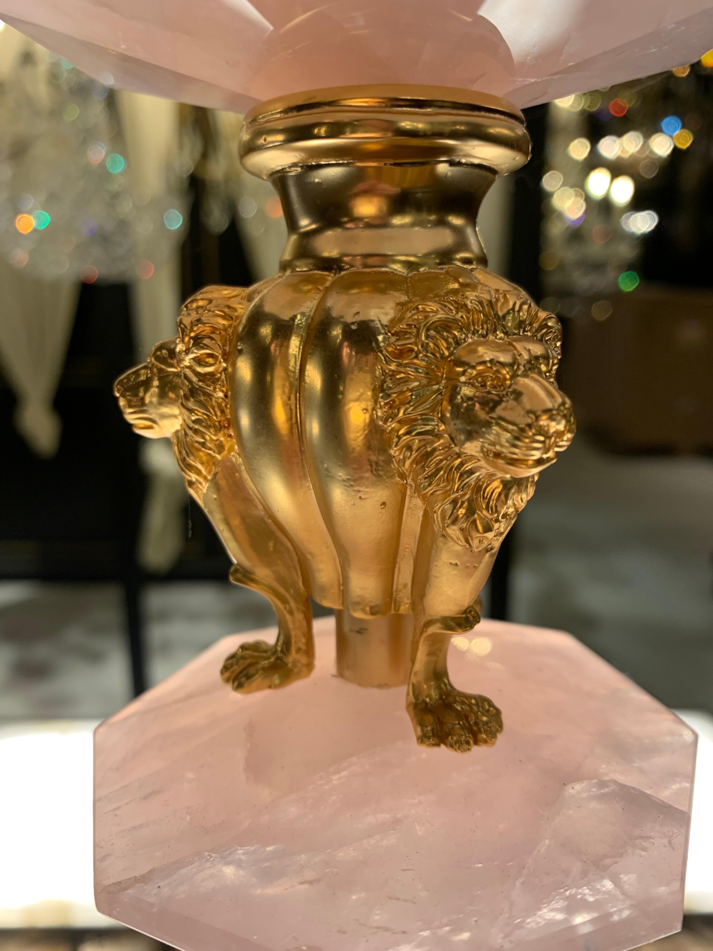 Tischlampe aus vergoldeter Bronze und rosa Bergkristall aus dem 18. Jahrhundert  im Angebot 3
