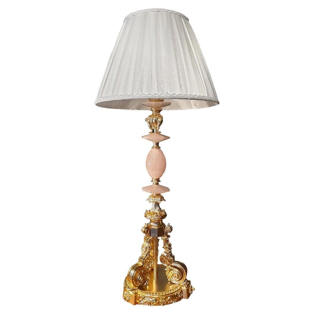 Tischlampe aus vergoldeter Bronze und rosa Bergkristall aus dem 18. Jahrhundert  im Angebot