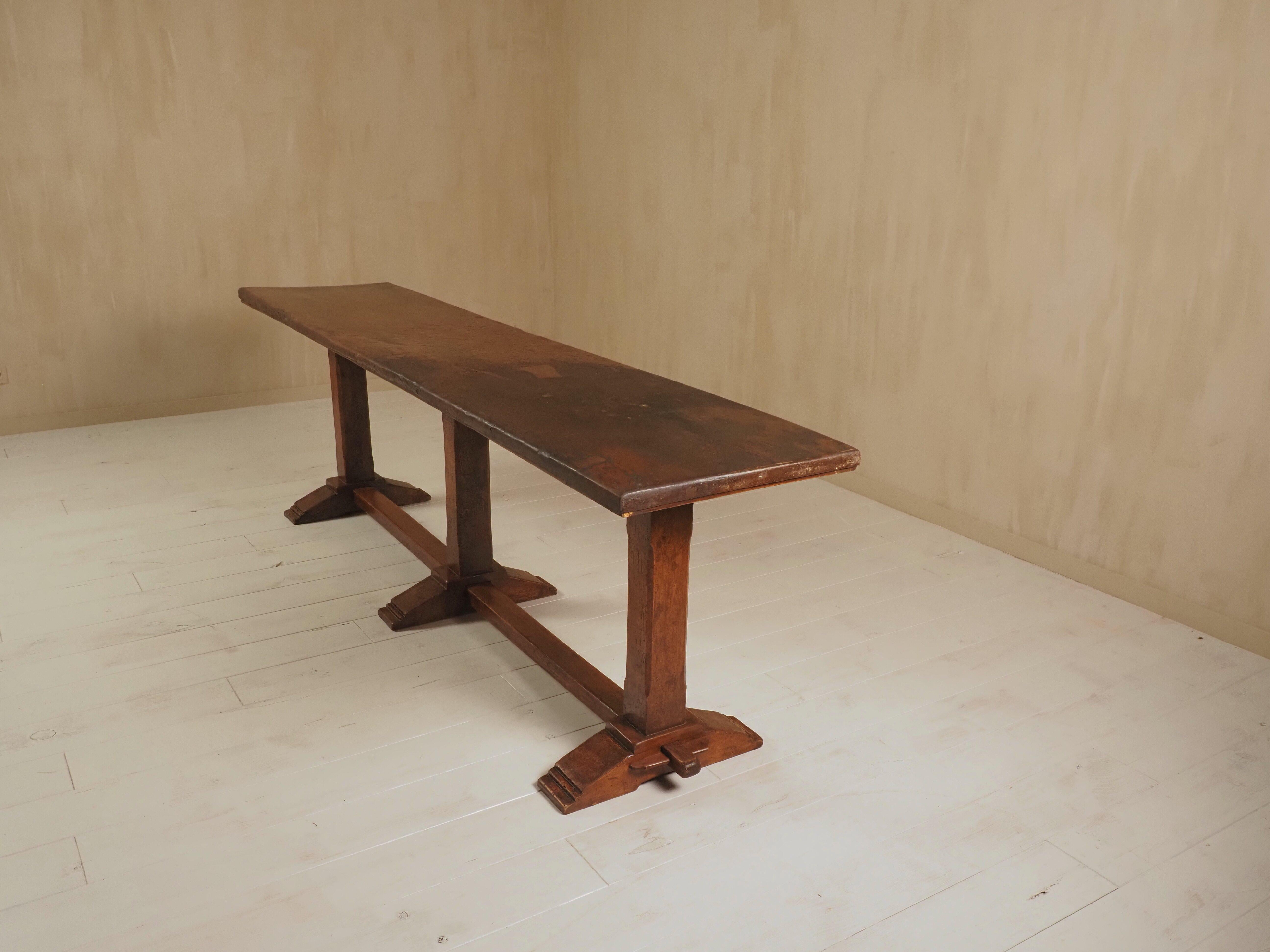 Wood 18th Century talian walnut trestle table