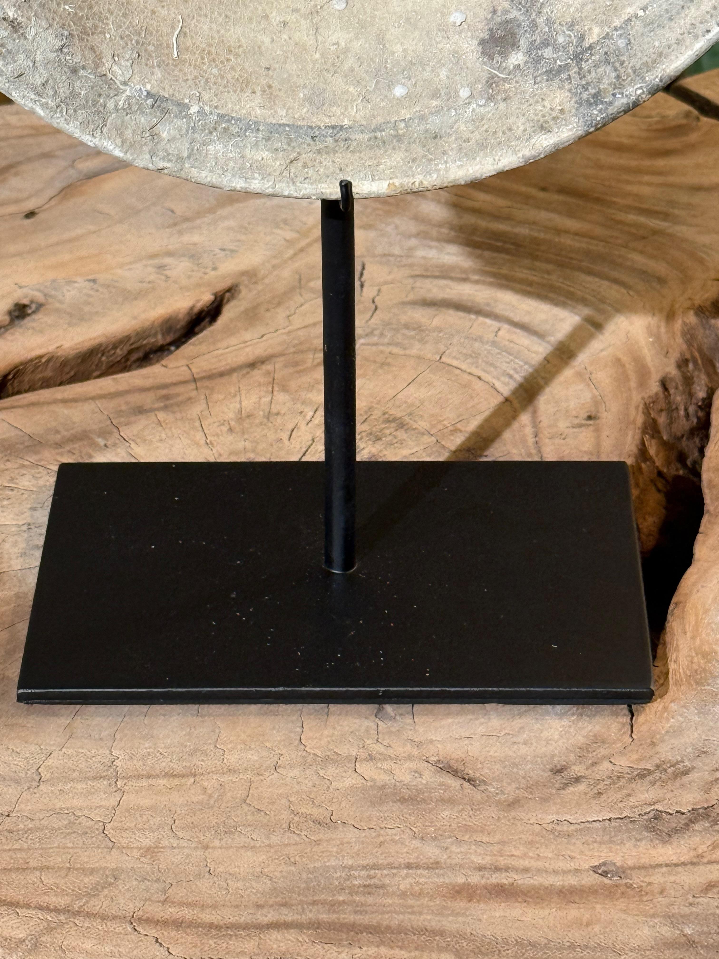 Porcelaine Bol en bronze du 18e siècle provenant d'une épave de navire sur un support en métal, Chine en vente