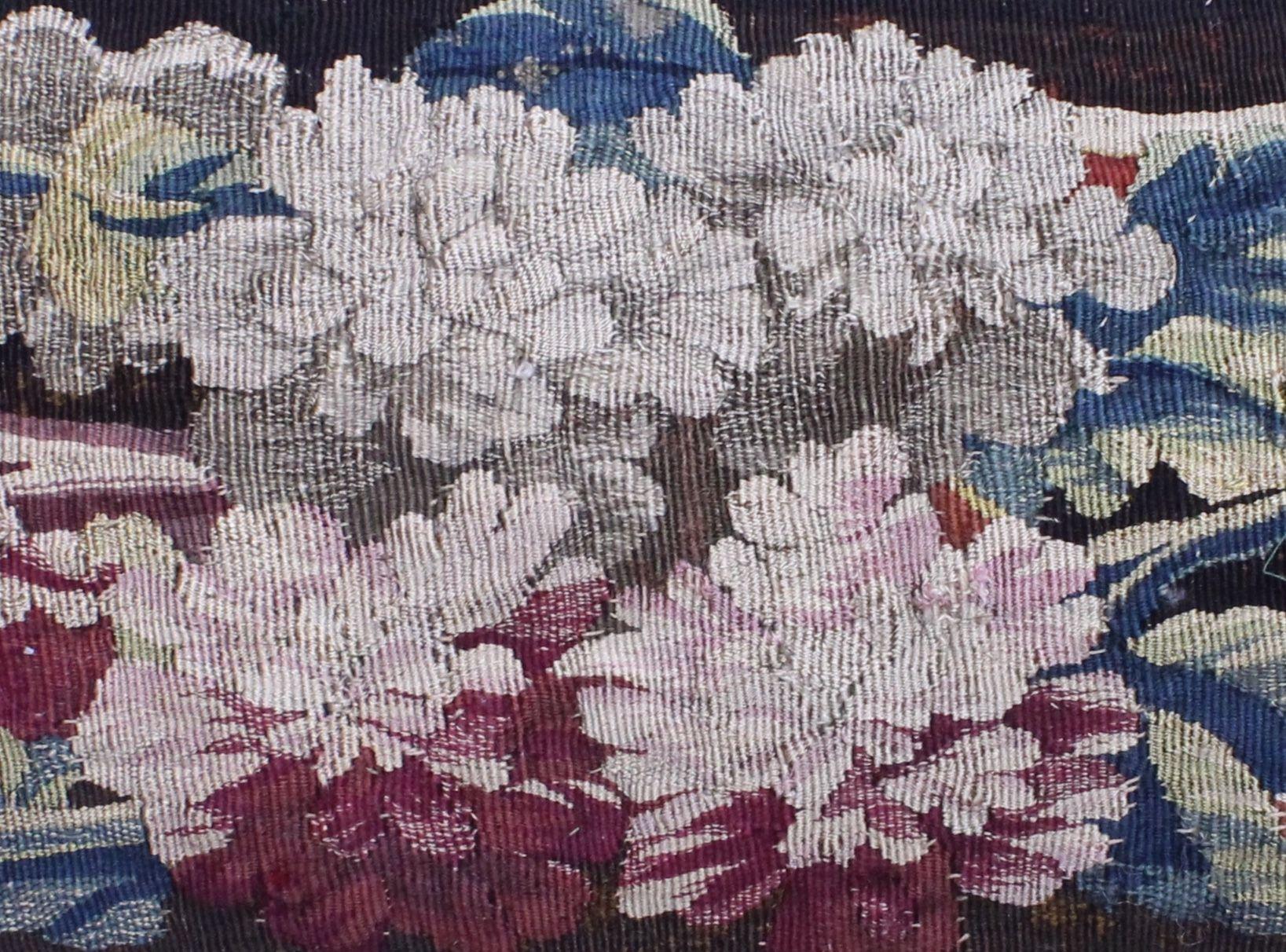 Coussin en soie tapisserie du XVIIIe siècle Bon état - En vente à Houston, TX
