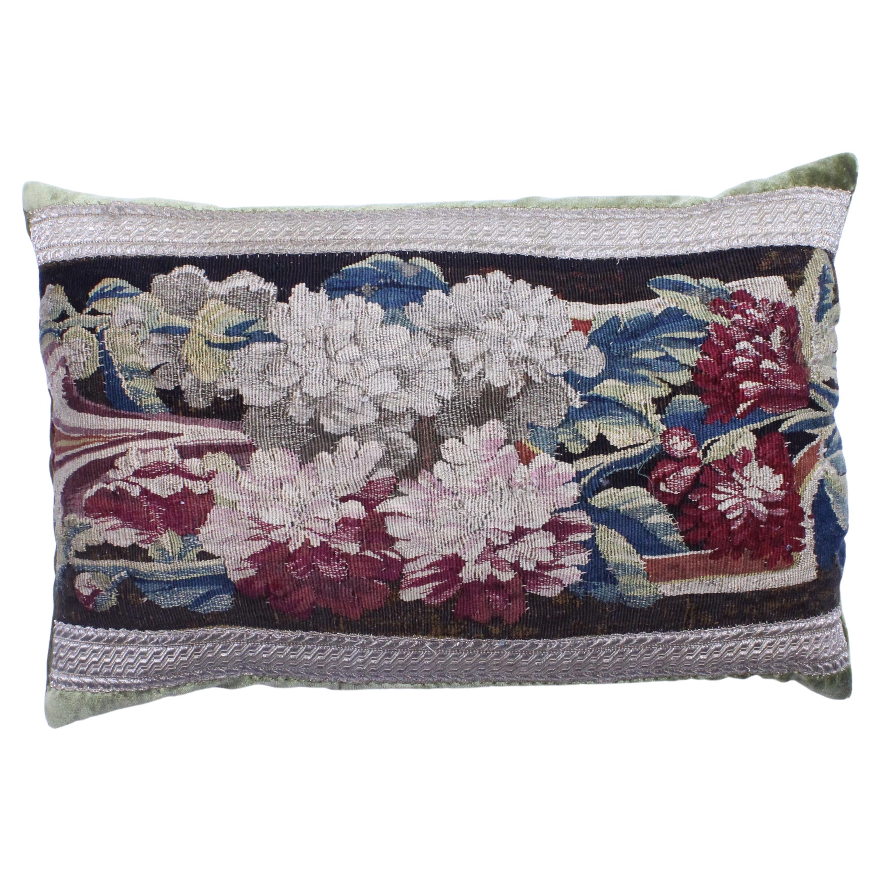 Coussin en soie tapisserie du XVIIIe siècle