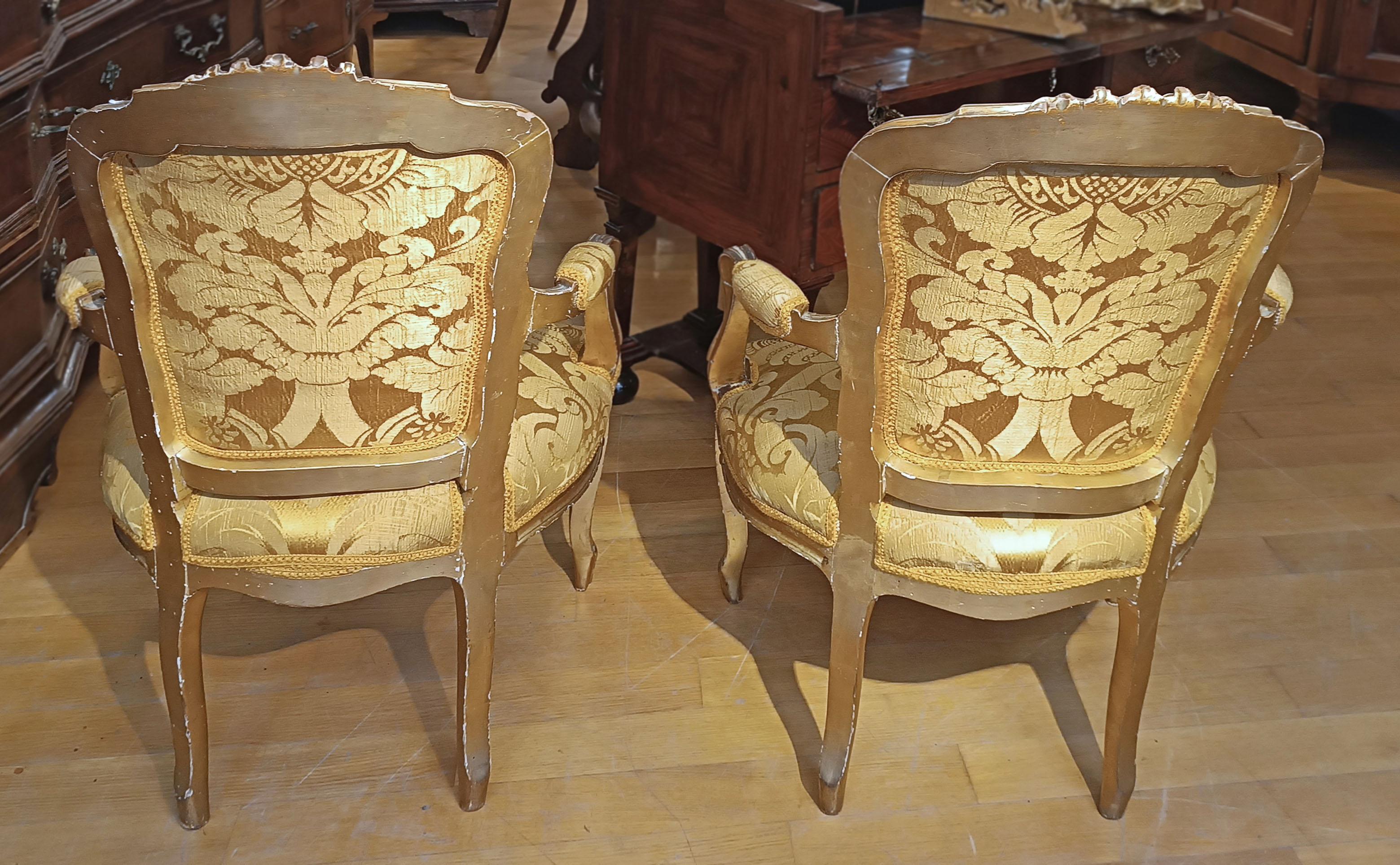 paire de fauteuils en or du XVIIIe siècle pour le goût en vente 3