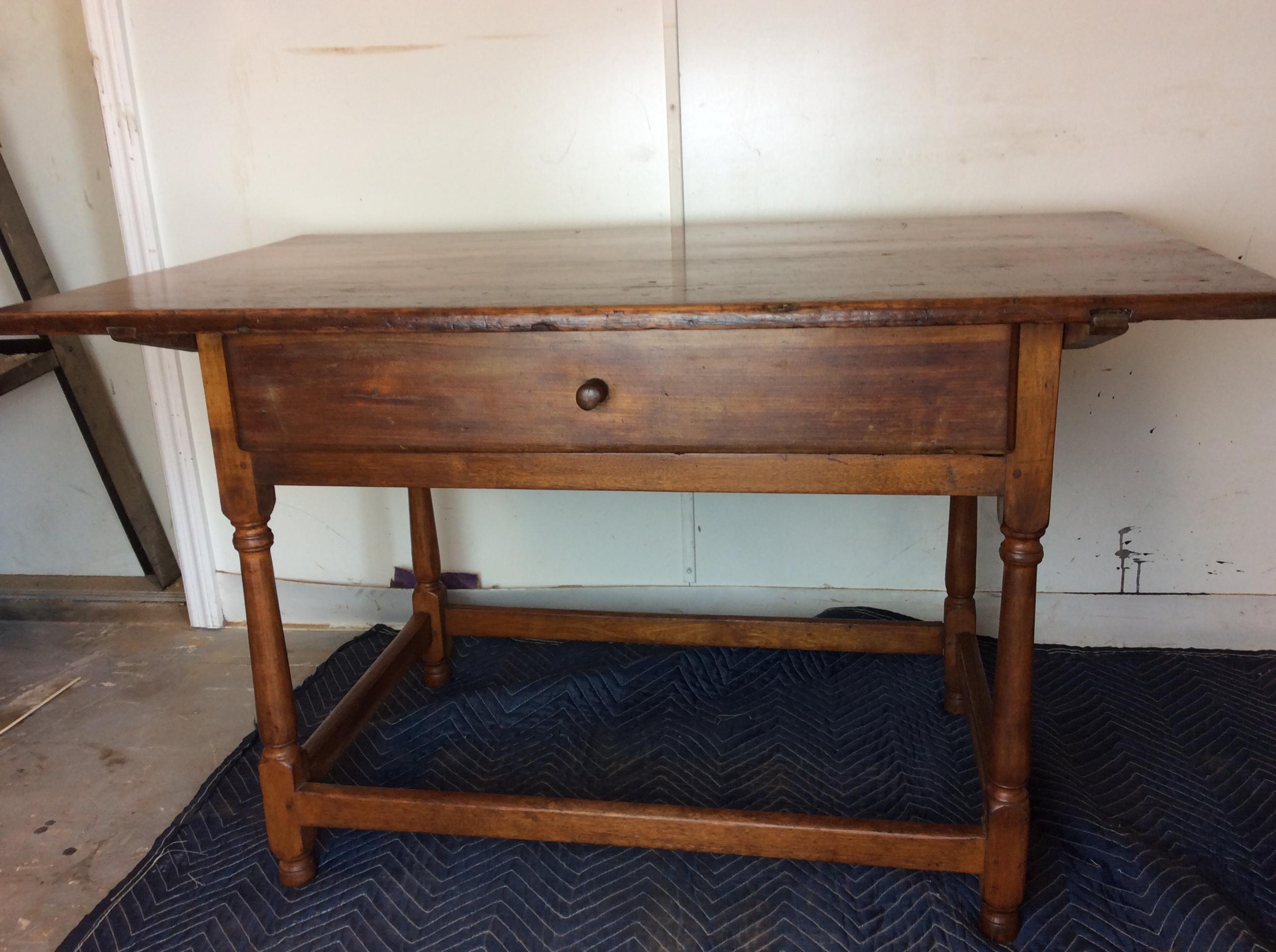 New England Tavern Table probably Massachusetts 1780-1815. This is great looking Table with very pleasing proportions. The scrubbed top and the drawer sides and bottom are made out of Pine and the turned leg stretcher base is constructed of Yellow